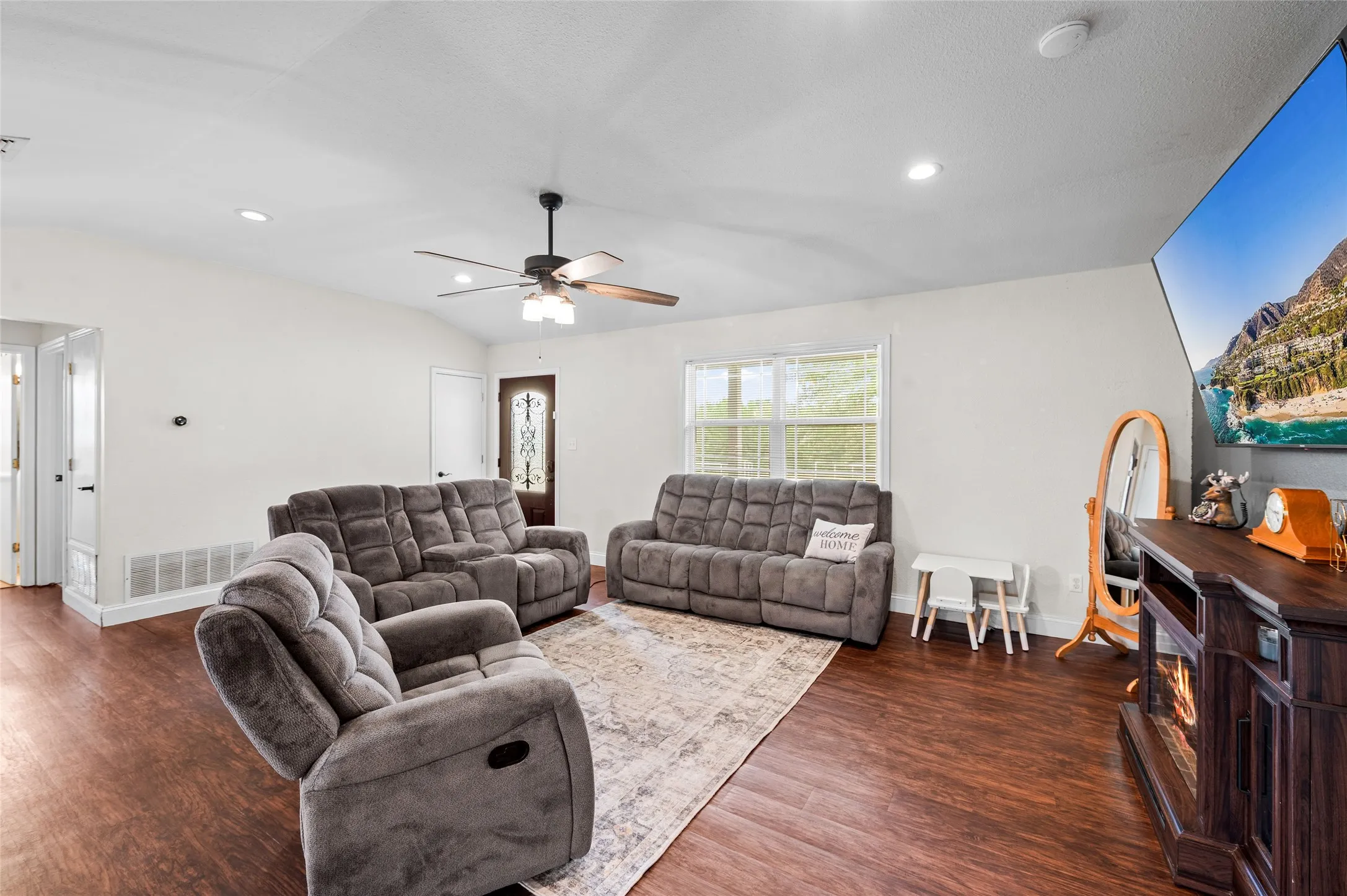 Single Family Residence For Sale in Wood County , 821 County road 3245, Quitman, Texas 75783, 2 Bedrooms, 2 Bathrooms, Garage spaces, 1,248 Sqft, built in 2006, Price $244,900, mls#21301147, Real Estate Agent in Quitman, Homes For Sale in Wood county, Homes For Sale in Quitman, Realtor in Quitman Texas, Real Estate Brokerage Independent Realty Texas, Luminita Cordes Realtor