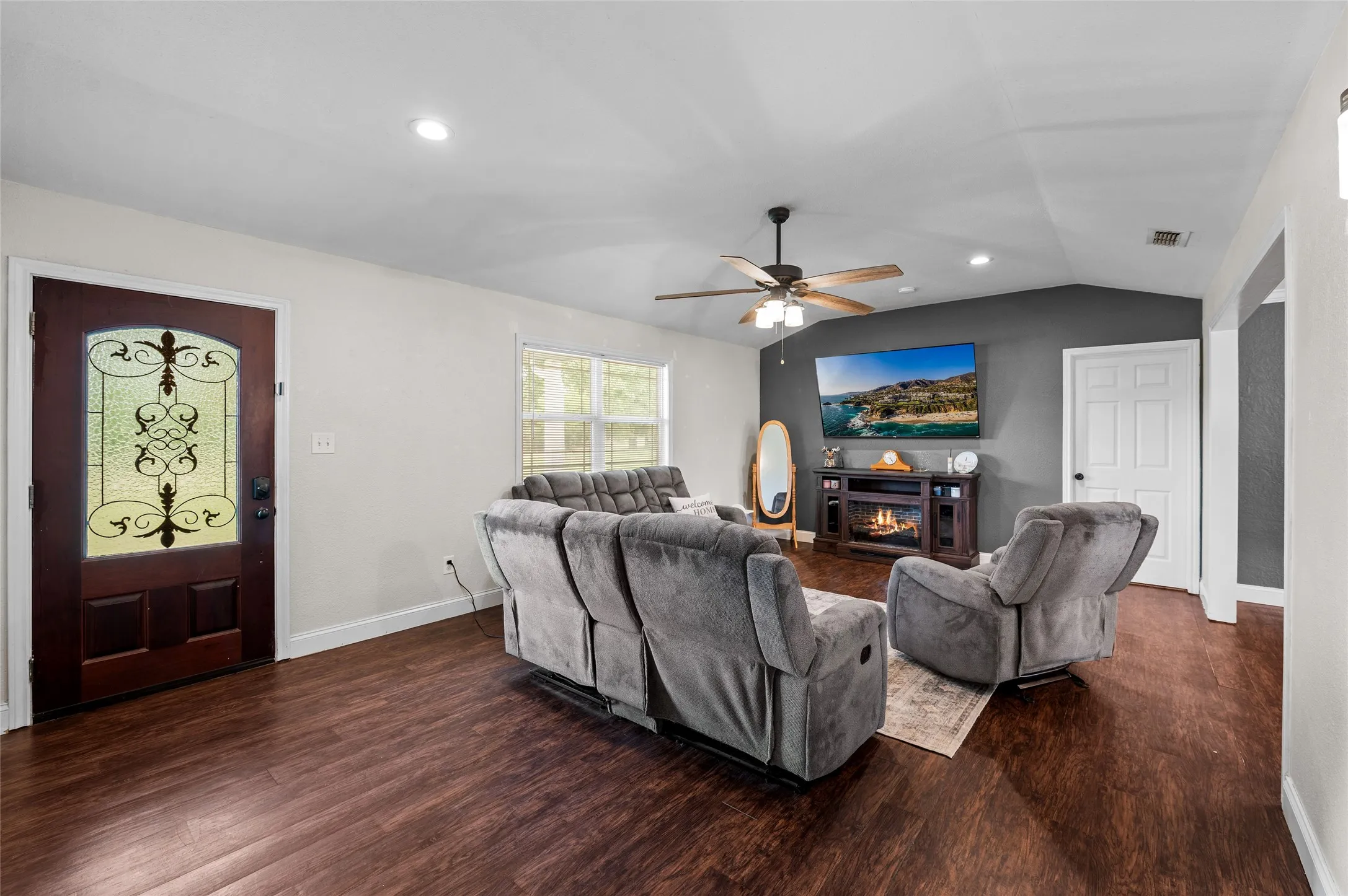 Single Family Residence For Sale in Wood County , 821 County road 3245, Quitman, Texas 75783, 2 Bedrooms, 2 Bathrooms, Garage spaces, 1,248 Sqft, built in 2006, Price $244,900, mls#21301147, Real Estate Agent in Quitman, Homes For Sale in Wood county, Homes For Sale in Quitman, Realtor in Quitman Texas, Real Estate Brokerage Independent Realty Texas, Luminita Cordes Realtor