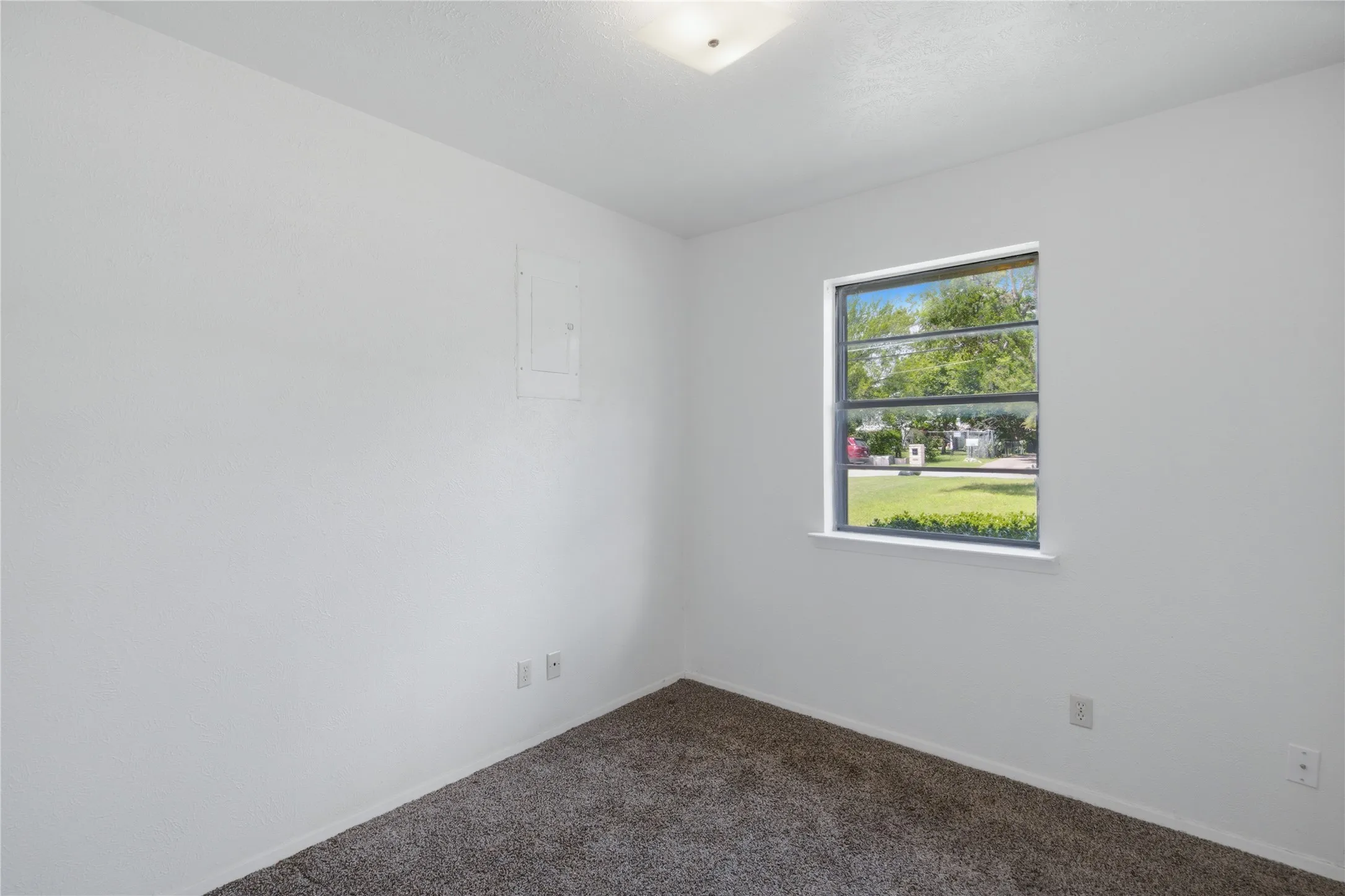 Single Family Residence For Sale in Tarrant County , 200 Russell Street, White Settlement, Texas 76108, 3 Bedroom, 1 Bathroom, Garage spaces, 864 Sqft, built in 1975, mls#21301151, Real Estate Agent in White Settlement, Homes For Sale in Tarrant county, Homes For Sale in White Settlement, Realtor in White Settlement Texas, Real Estate Brokerage Independent Realty Texas, Luminita Cordes Realtor