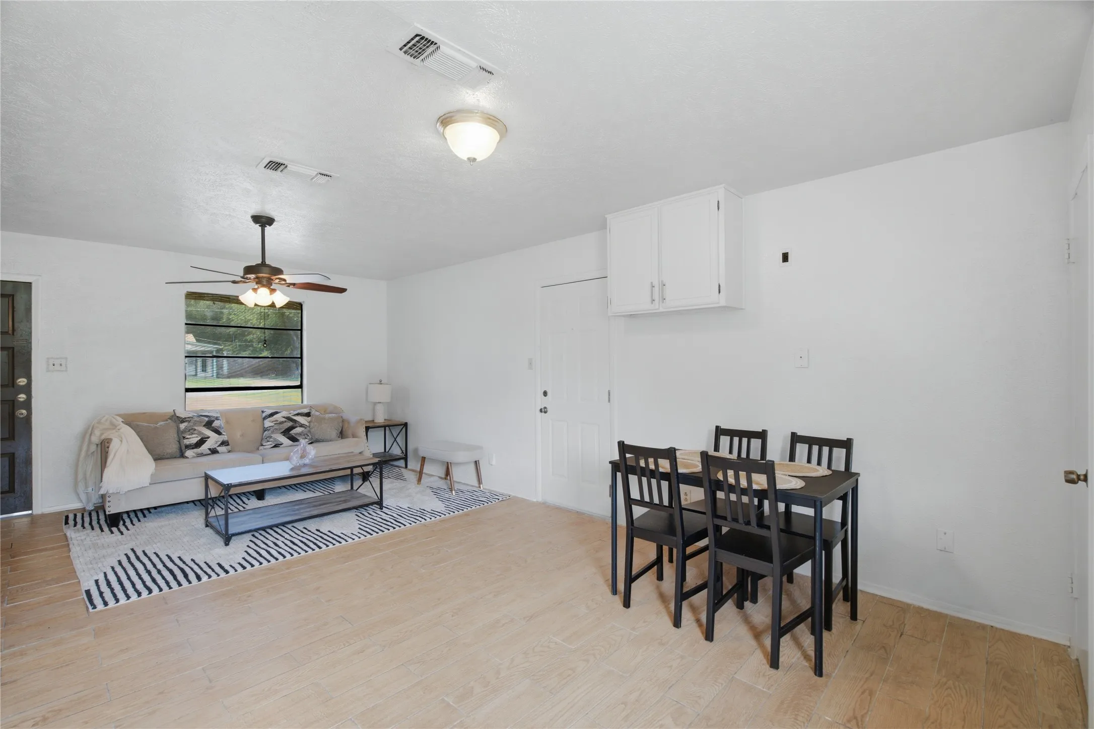 Single Family Residence For Sale in Tarrant County , 200 Russell Street, White Settlement, Texas 76108, 3 Bedroom, 1 Bathroom, Garage spaces, 864 Sqft, built in 1975, mls#21301151, Real Estate Agent in White Settlement, Homes For Sale in Tarrant county, Homes For Sale in White Settlement, Realtor in White Settlement Texas, Real Estate Brokerage Independent Realty Texas, Luminita Cordes Realtor