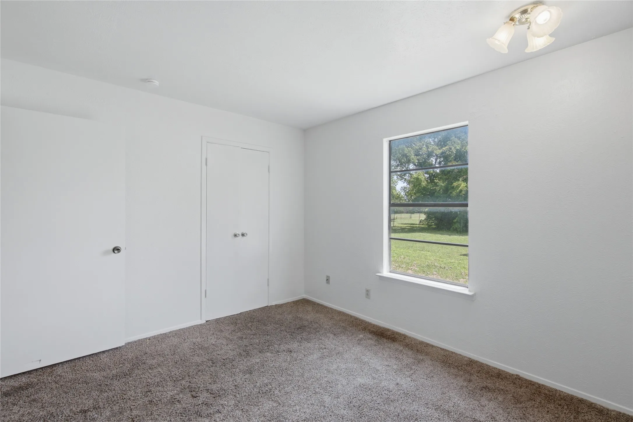 Single Family Residence For Sale in Tarrant County , 200 Russell Street, White Settlement, Texas 76108, 3 Bedroom, 1 Bathroom, Garage spaces, 864 Sqft, built in 1975, mls#21301151, Real Estate Agent in White Settlement, Homes For Sale in Tarrant county, Homes For Sale in White Settlement, Realtor in White Settlement Texas, Real Estate Brokerage Independent Realty Texas, Luminita Cordes Realtor