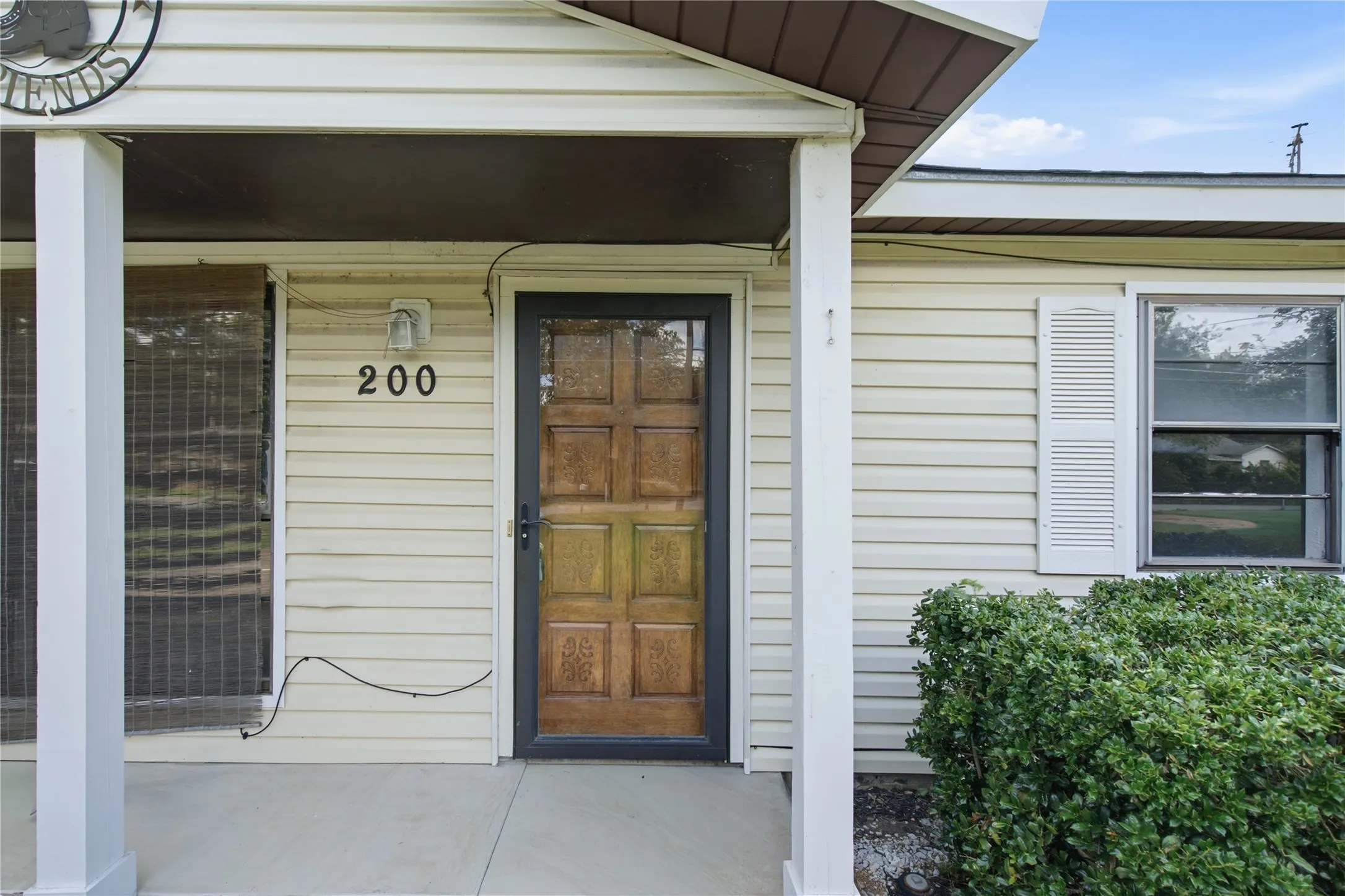 Single Family Residence For Sale in Tarrant County , 200 Russell Street, White Settlement, Texas 76108, 3 Bedroom, 1 Bathroom, Garage spaces, 864 Sqft, built in 1975, mls#21301151, Real Estate Agent in White Settlement, Homes For Sale in Tarrant county, Homes For Sale in White Settlement, Realtor in White Settlement Texas, Real Estate Brokerage Independent Realty Texas, Luminita Cordes Realtor
