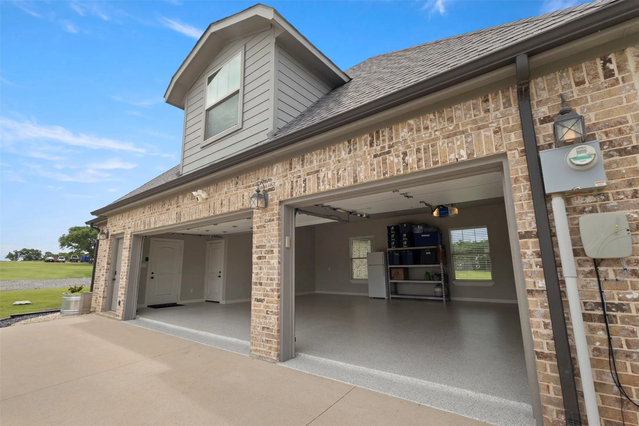 Single Family Residence For Sale in Grayson County , 10078 Farmington Road, Van Alstyne, Texas 75495, 5 Bedroom, 5 Bathroom, 12 Garage spaces, 2,690 Sqft, built in 2019, mls#21301099, Real Estate Agent in Van Alstyne, Homes For Sale in Grayson county, Homes For Sale in Van Alstyne, Realtor in Van Alstyne Texas, Real Estate Brokerage Independent Realty Texas, Luminita Cordes Realtor