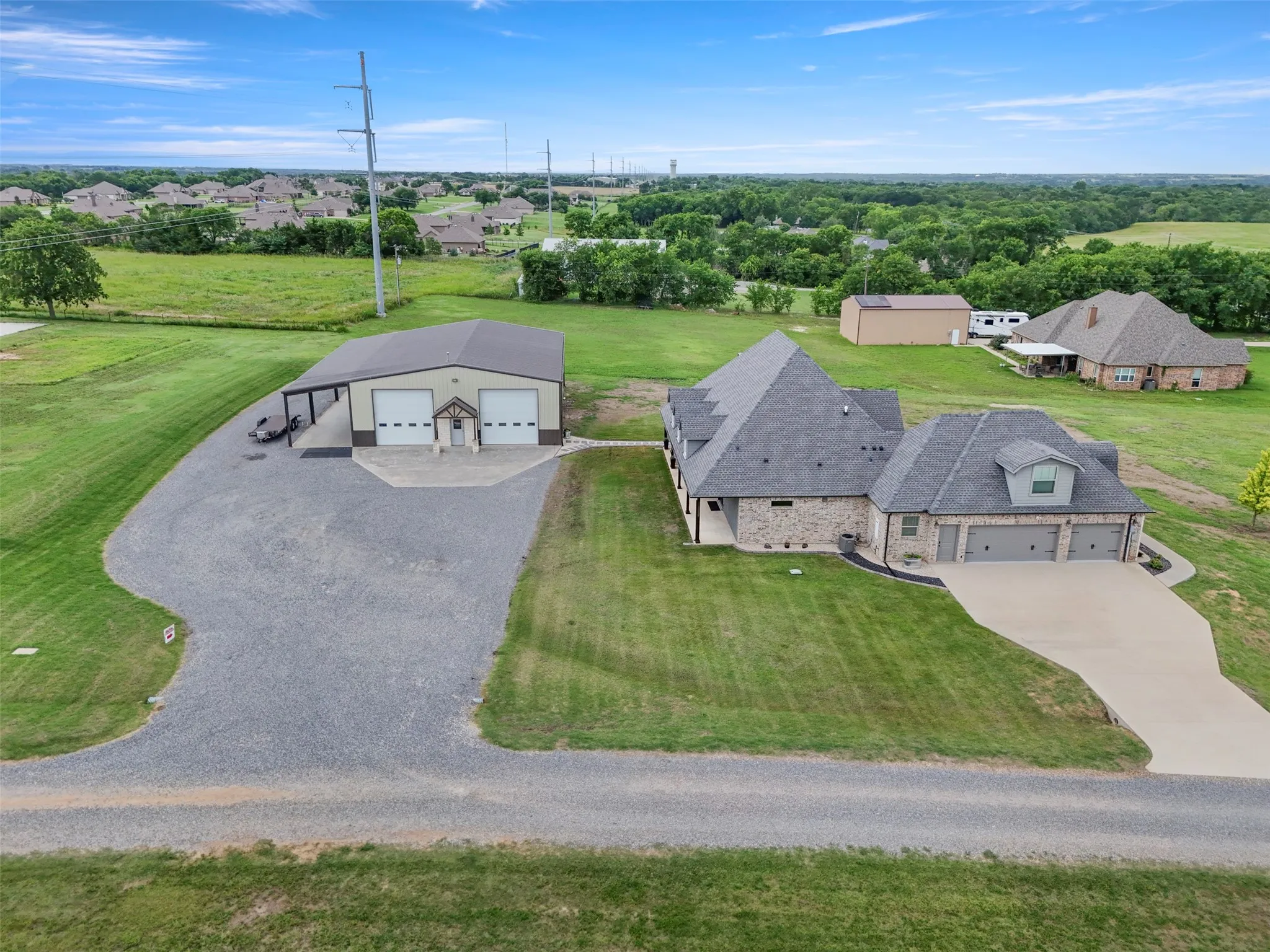 Single Family Residence For Sale in Grayson County , 10078 Farmington Road, Van Alstyne, Texas 75495, 5 Bedroom, 5 Bathroom, 12 Garage spaces, 2,690 Sqft, built in 2019, mls#21301099, Real Estate Agent in Van Alstyne, Homes For Sale in Grayson county, Homes For Sale in Van Alstyne, Realtor in Van Alstyne Texas, Real Estate Brokerage Independent Realty Texas, Luminita Cordes Realtor