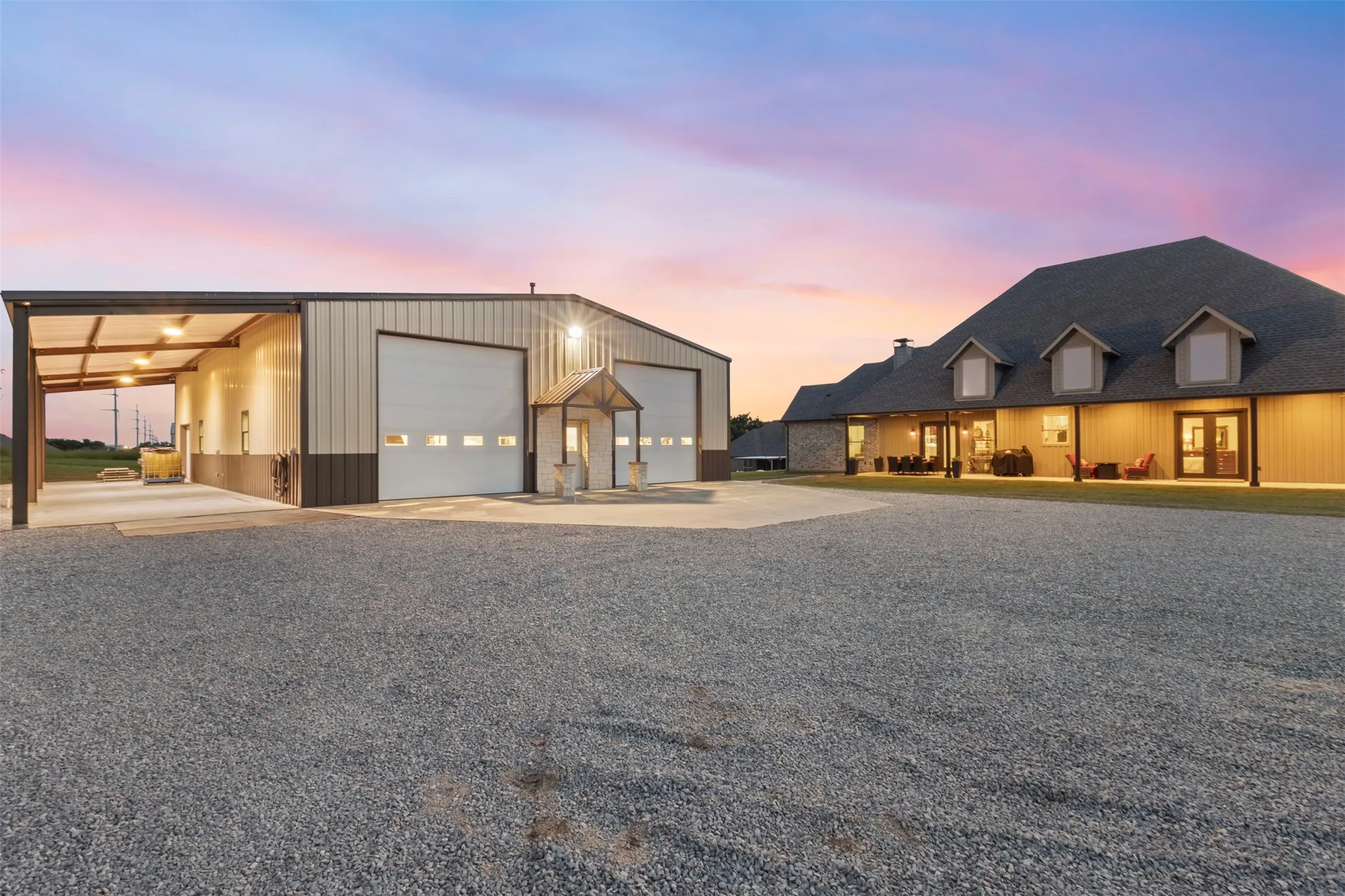 Single Family Residence For Sale in Grayson County , 10078 Farmington Road, Van Alstyne, Texas 75495, 5 Bedroom, 5 Bathroom, 12 Garage spaces, 2,690 Sqft, built in 2019, mls#21301099, Real Estate Agent in Van Alstyne, Homes For Sale in Grayson county, Homes For Sale in Van Alstyne, Realtor in Van Alstyne Texas, Real Estate Brokerage Independent Realty Texas, Luminita Cordes Realtor