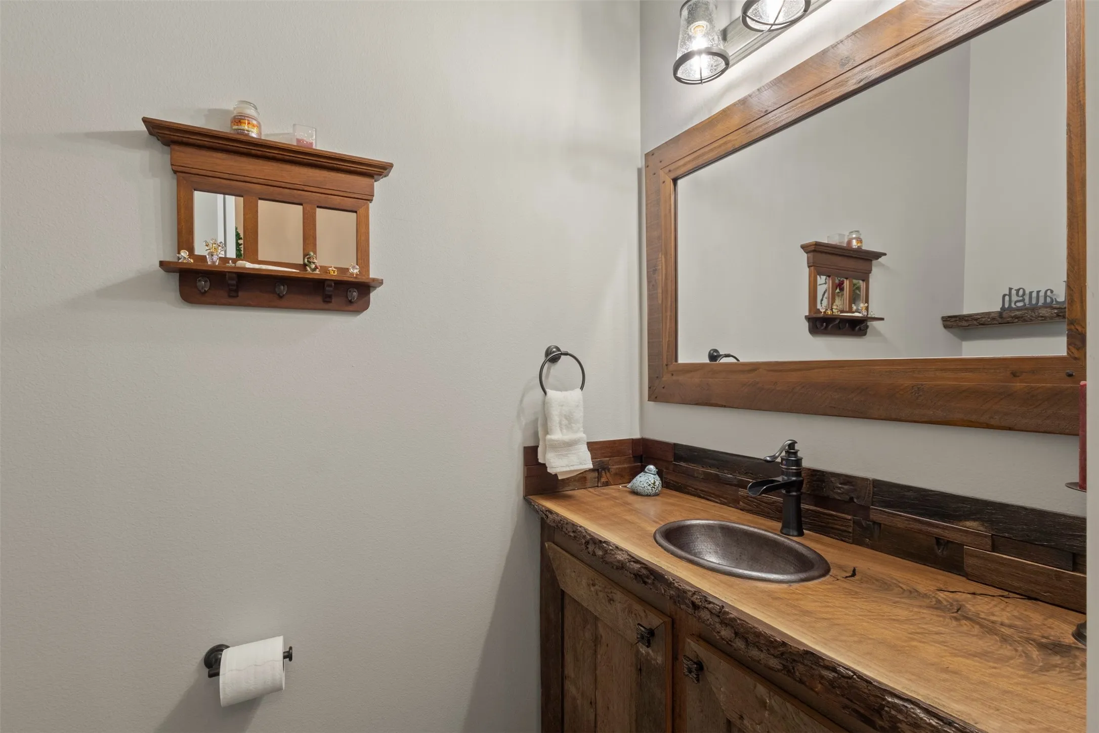 Single Family Residence For Sale in Grayson County , 10078 Farmington Road, Van Alstyne, Texas 75495, 5 Bedroom, 5 Bathroom, 12 Garage spaces, 2,690 Sqft, built in 2019, mls#21301099, Real Estate Agent in Van Alstyne, Homes For Sale in Grayson county, Homes For Sale in Van Alstyne, Realtor in Van Alstyne Texas, Real Estate Brokerage Independent Realty Texas, Luminita Cordes Realtor