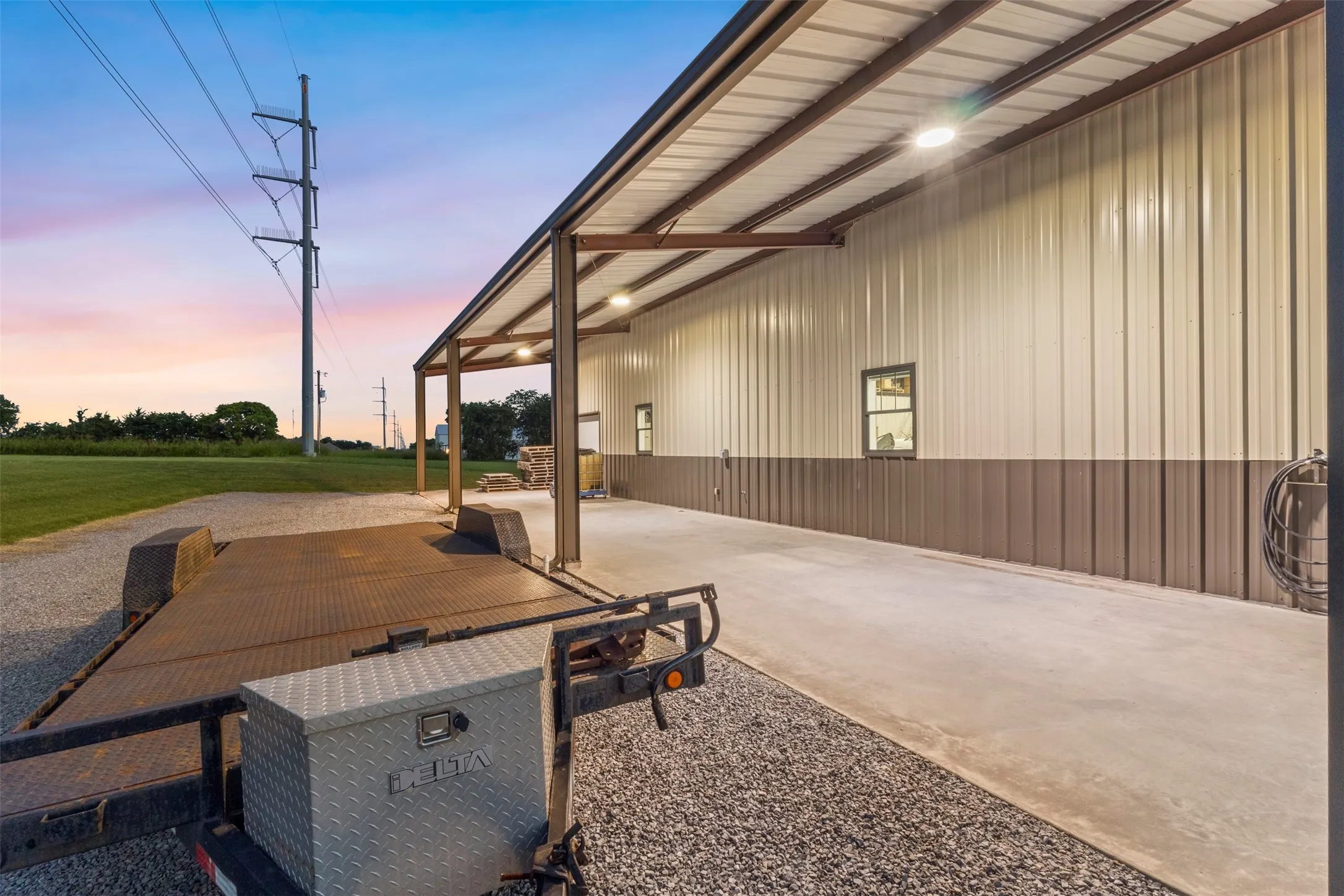 Single Family Residence For Sale in Grayson County , 10078 Farmington Road, Van Alstyne, Texas 75495, 5 Bedroom, 5 Bathroom, 12 Garage spaces, 2,690 Sqft, built in 2019, mls#21301099, Real Estate Agent in Van Alstyne, Homes For Sale in Grayson county, Homes For Sale in Van Alstyne, Realtor in Van Alstyne Texas, Real Estate Brokerage Independent Realty Texas, Luminita Cordes Realtor
