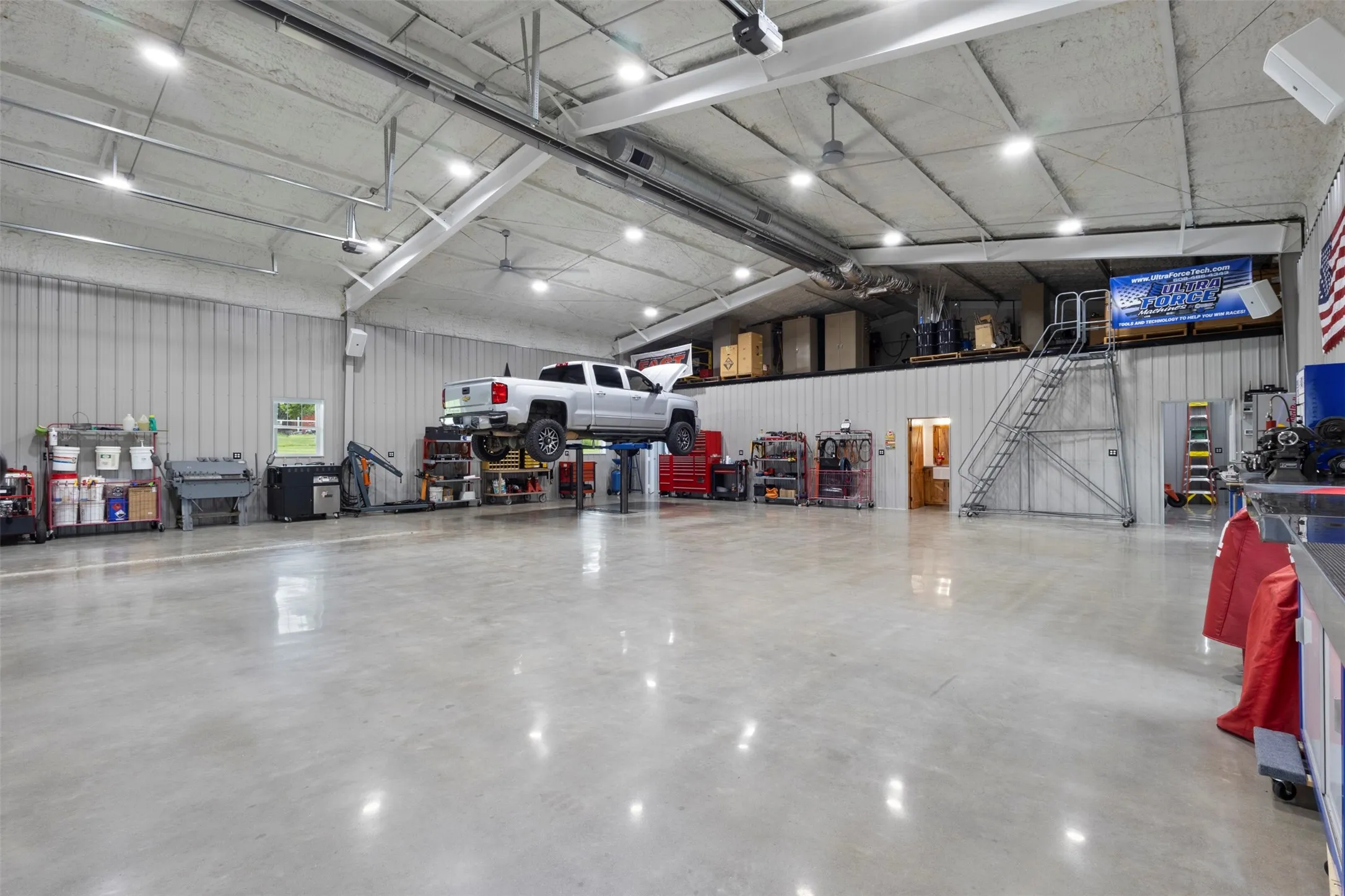 Single Family Residence For Sale in Grayson County , 10078 Farmington Road, Van Alstyne, Texas 75495, 5 Bedroom, 5 Bathroom, 12 Garage spaces, 2,690 Sqft, built in 2019, mls#21301099, Real Estate Agent in Van Alstyne, Homes For Sale in Grayson county, Homes For Sale in Van Alstyne, Realtor in Van Alstyne Texas, Real Estate Brokerage Independent Realty Texas, Luminita Cordes Realtor