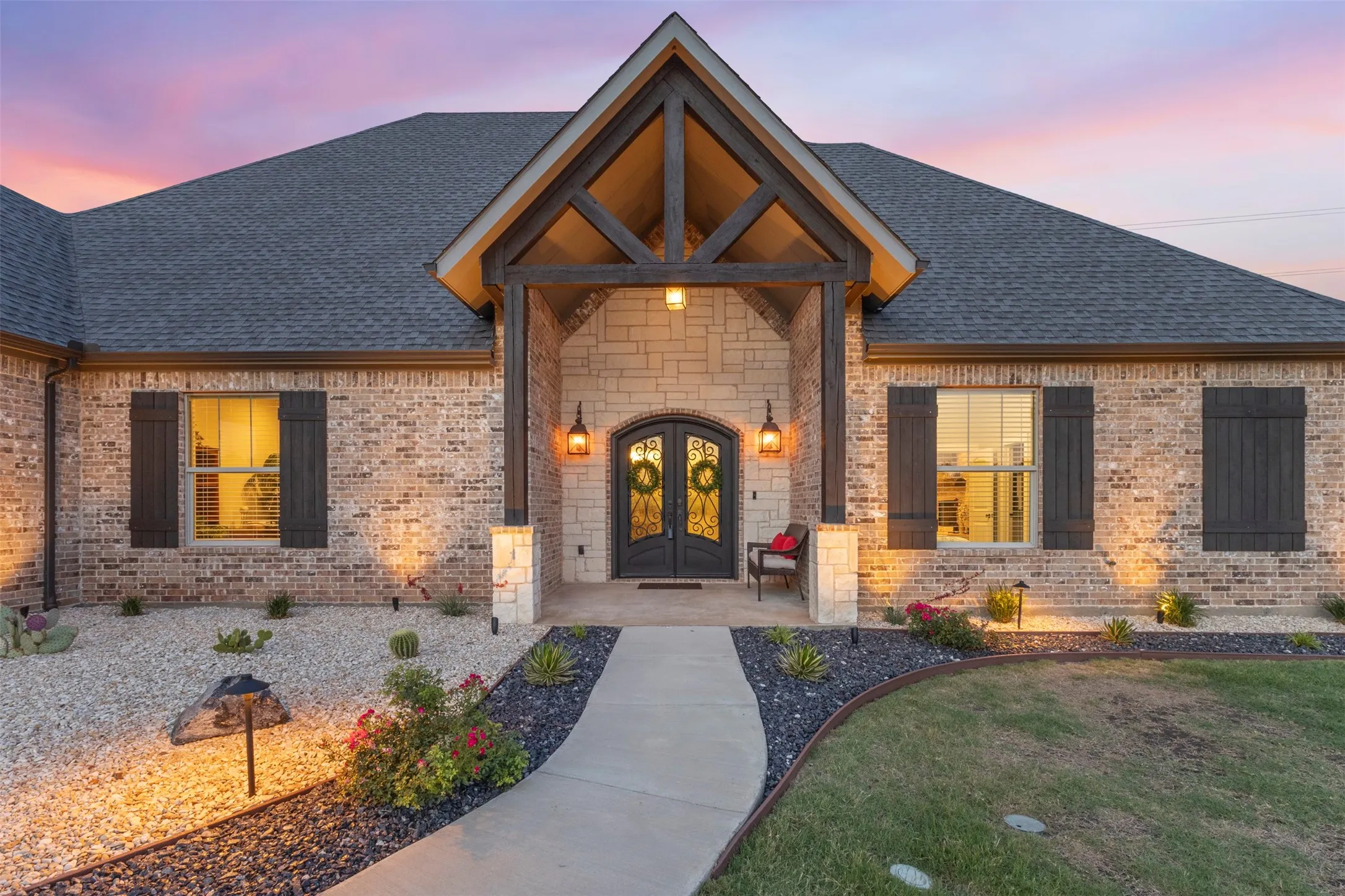 Single Family Residence For Sale in Grayson County , 10078 Farmington Road, Van Alstyne, Texas 75495, 5 Bedroom, 5 Bathroom, 12 Garage spaces, 2,690 Sqft, built in 2019, mls#21301099, Real Estate Agent in Van Alstyne, Homes For Sale in Grayson county, Homes For Sale in Van Alstyne, Realtor in Van Alstyne Texas, Real Estate Brokerage Independent Realty Texas, Luminita Cordes Realtor