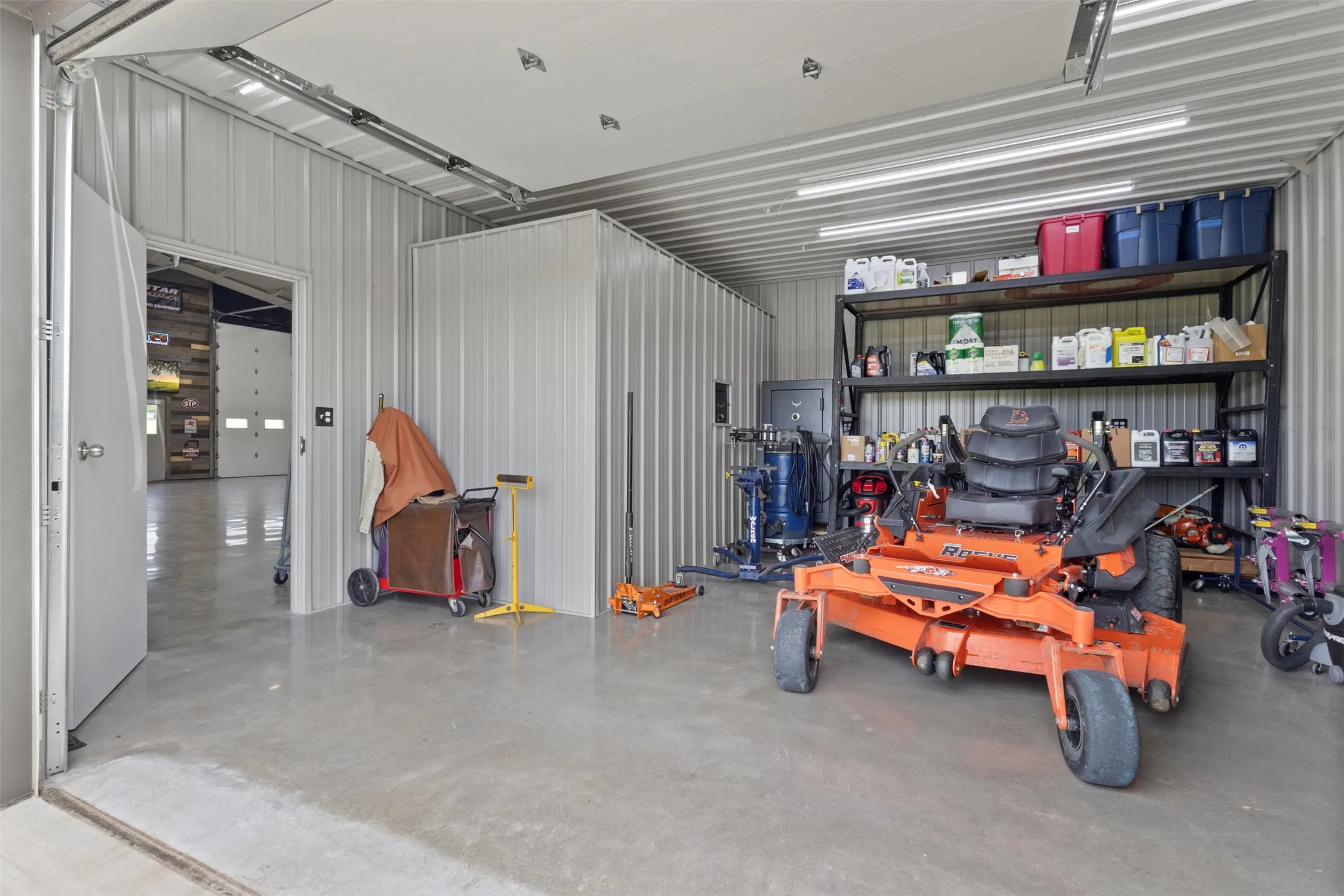 Single Family Residence For Sale in Grayson County , 10078 Farmington Road, Van Alstyne, Texas 75495, 5 Bedroom, 5 Bathroom, 12 Garage spaces, 2,690 Sqft, built in 2019, mls#21301099, Real Estate Agent in Van Alstyne, Homes For Sale in Grayson county, Homes For Sale in Van Alstyne, Realtor in Van Alstyne Texas, Real Estate Brokerage Independent Realty Texas, Luminita Cordes Realtor