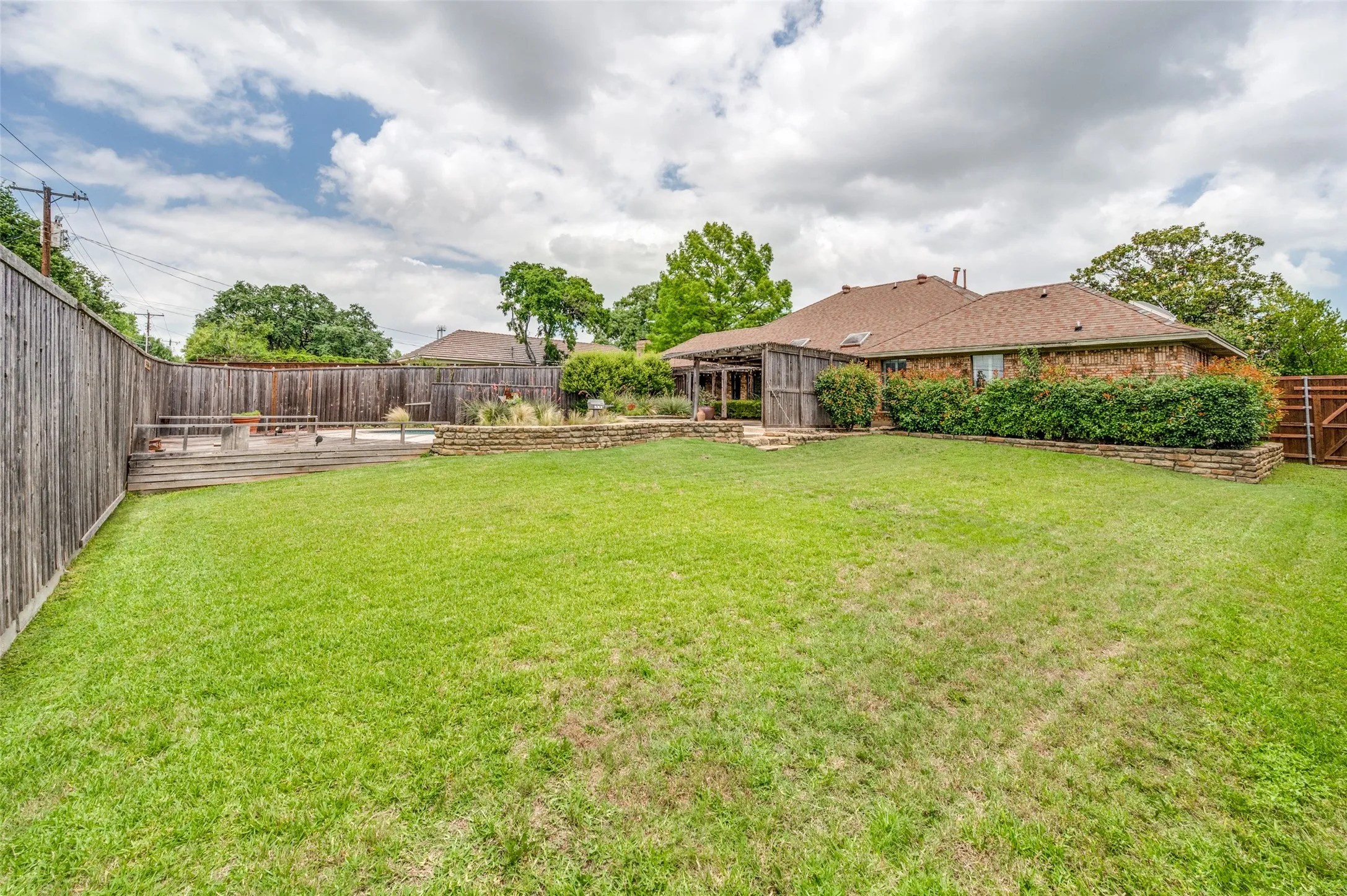 Single Family Residence For Sale in Dallas County , 10931 Marsh Lane, Dallas, Texas 75229, 4 Bedroom, 3 Bathroom, 2 Garage spaces, 2,478 Sqft, built in 1981, mls#21300779, Real Estate Agent in Dallas, Homes For Sale in Dallas county, Homes For Sale in Dallas, Realtor in Dallas Texas, Real Estate Brokerage Independent Realty Texas, Luminita Cordes Realtor