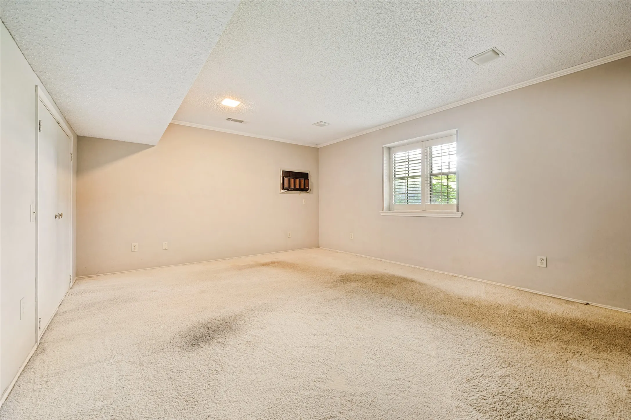 Single Family Residence For Sale in Dallas County , 10931 Marsh Lane, Dallas, Texas 75229, 4 Bedroom, 3 Bathroom, 2 Garage spaces, 2,478 Sqft, built in 1981, mls#21300779, Real Estate Agent in Dallas, Homes For Sale in Dallas county, Homes For Sale in Dallas, Realtor in Dallas Texas, Real Estate Brokerage Independent Realty Texas, Luminita Cordes Realtor