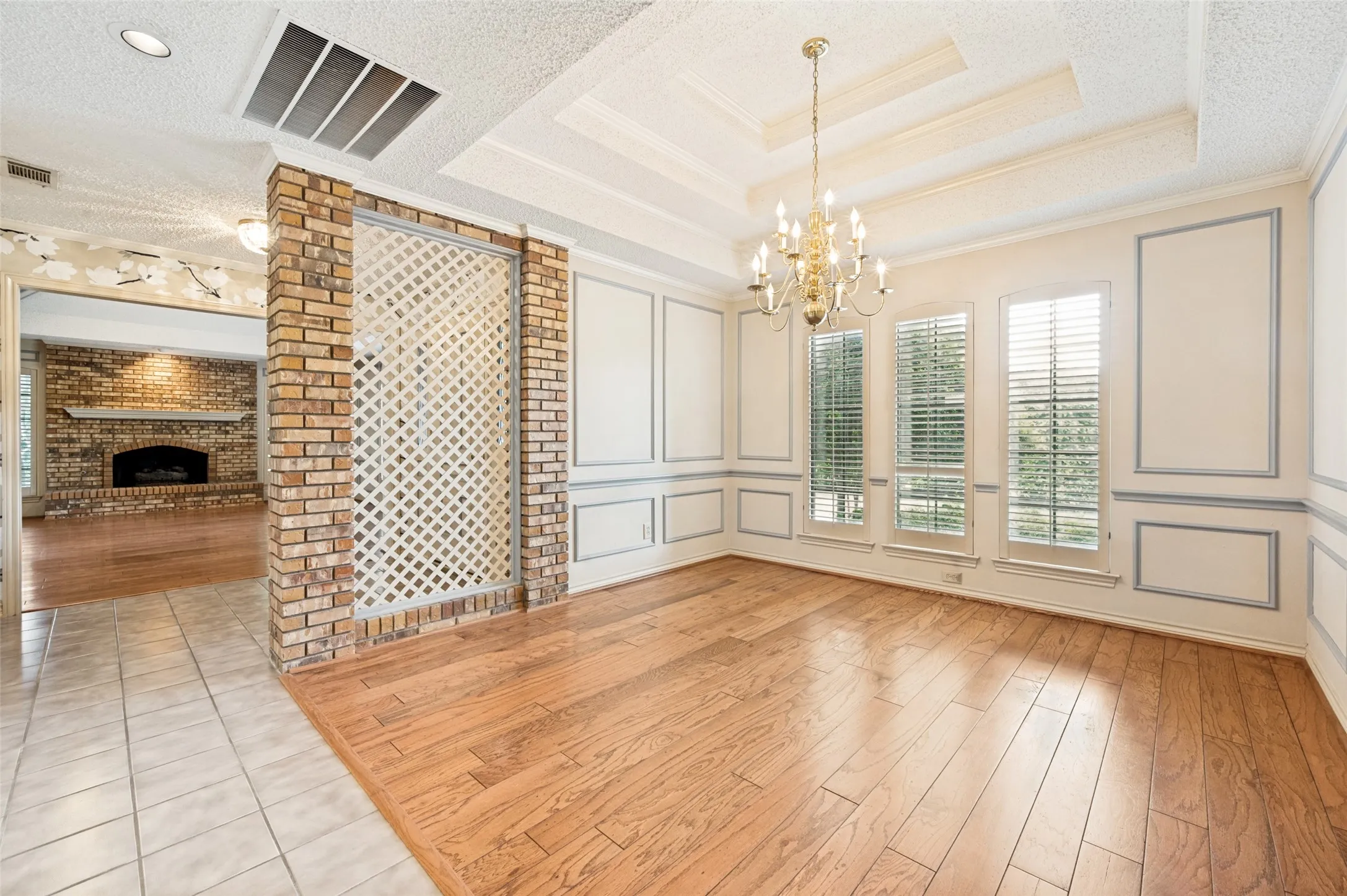 Single Family Residence For Sale in Dallas County , 10931 Marsh Lane, Dallas, Texas 75229, 4 Bedroom, 3 Bathroom, 2 Garage spaces, 2,478 Sqft, built in 1981, mls#21300779, Real Estate Agent in Dallas, Homes For Sale in Dallas county, Homes For Sale in Dallas, Realtor in Dallas Texas, Real Estate Brokerage Independent Realty Texas, Luminita Cordes Realtor