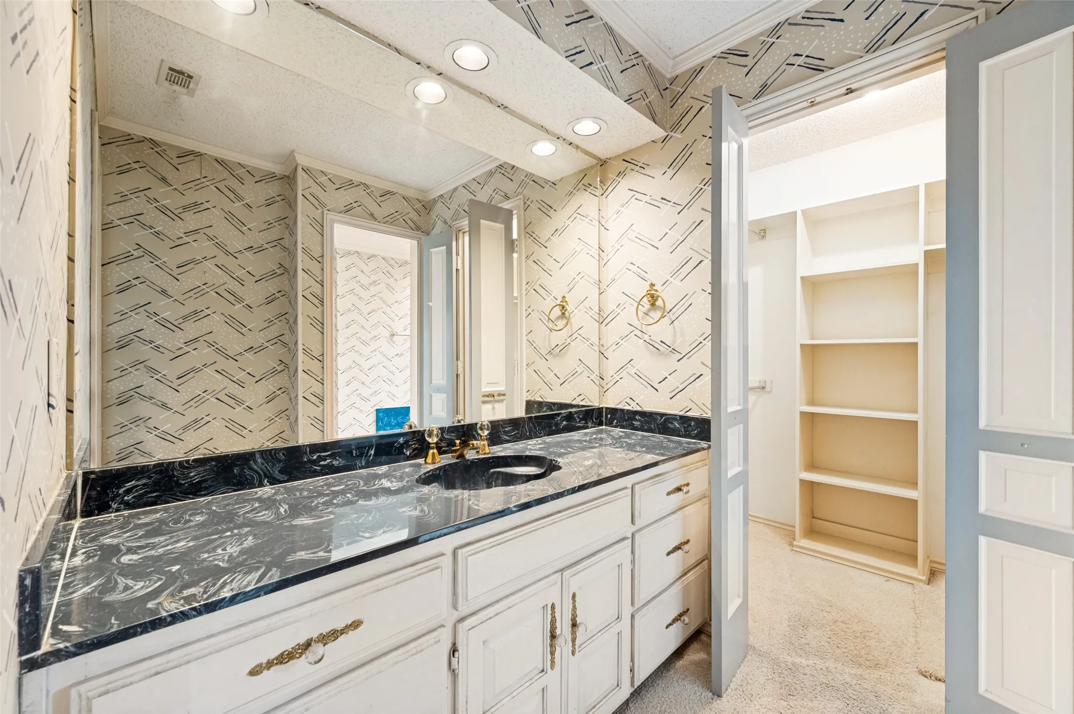 Single Family Residence For Sale in Dallas County , 10931 Marsh Lane, Dallas, Texas 75229, 4 Bedroom, 3 Bathroom, 2 Garage spaces, 2,478 Sqft, built in 1981, mls#21300779, Real Estate Agent in Dallas, Homes For Sale in Dallas county, Homes For Sale in Dallas, Realtor in Dallas Texas, Real Estate Brokerage Independent Realty Texas, Luminita Cordes Realtor