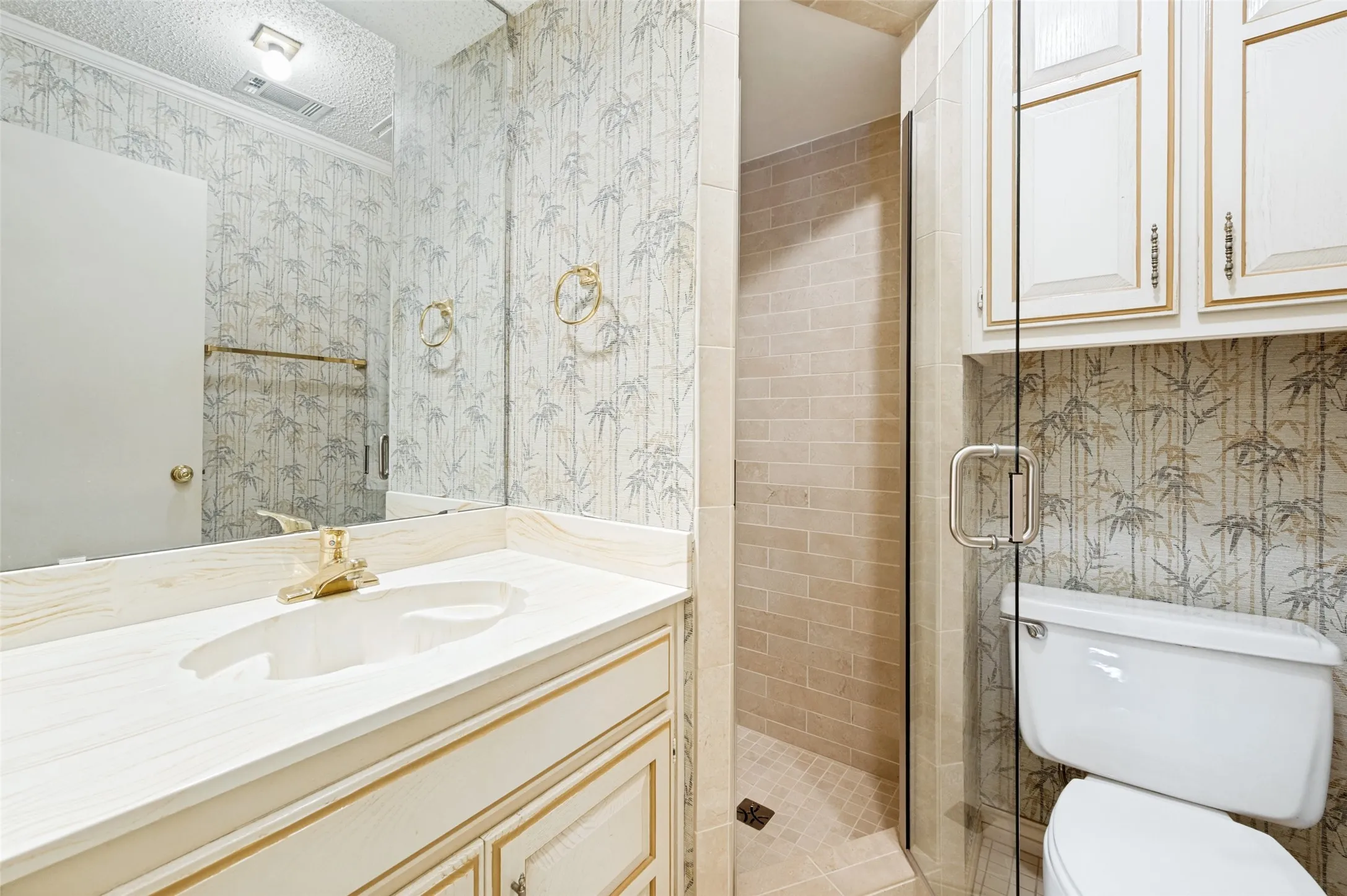 Single Family Residence For Sale in Dallas County , 10931 Marsh Lane, Dallas, Texas 75229, 4 Bedroom, 3 Bathroom, 2 Garage spaces, 2,478 Sqft, built in 1981, mls#21300779, Real Estate Agent in Dallas, Homes For Sale in Dallas county, Homes For Sale in Dallas, Realtor in Dallas Texas, Real Estate Brokerage Independent Realty Texas, Luminita Cordes Realtor