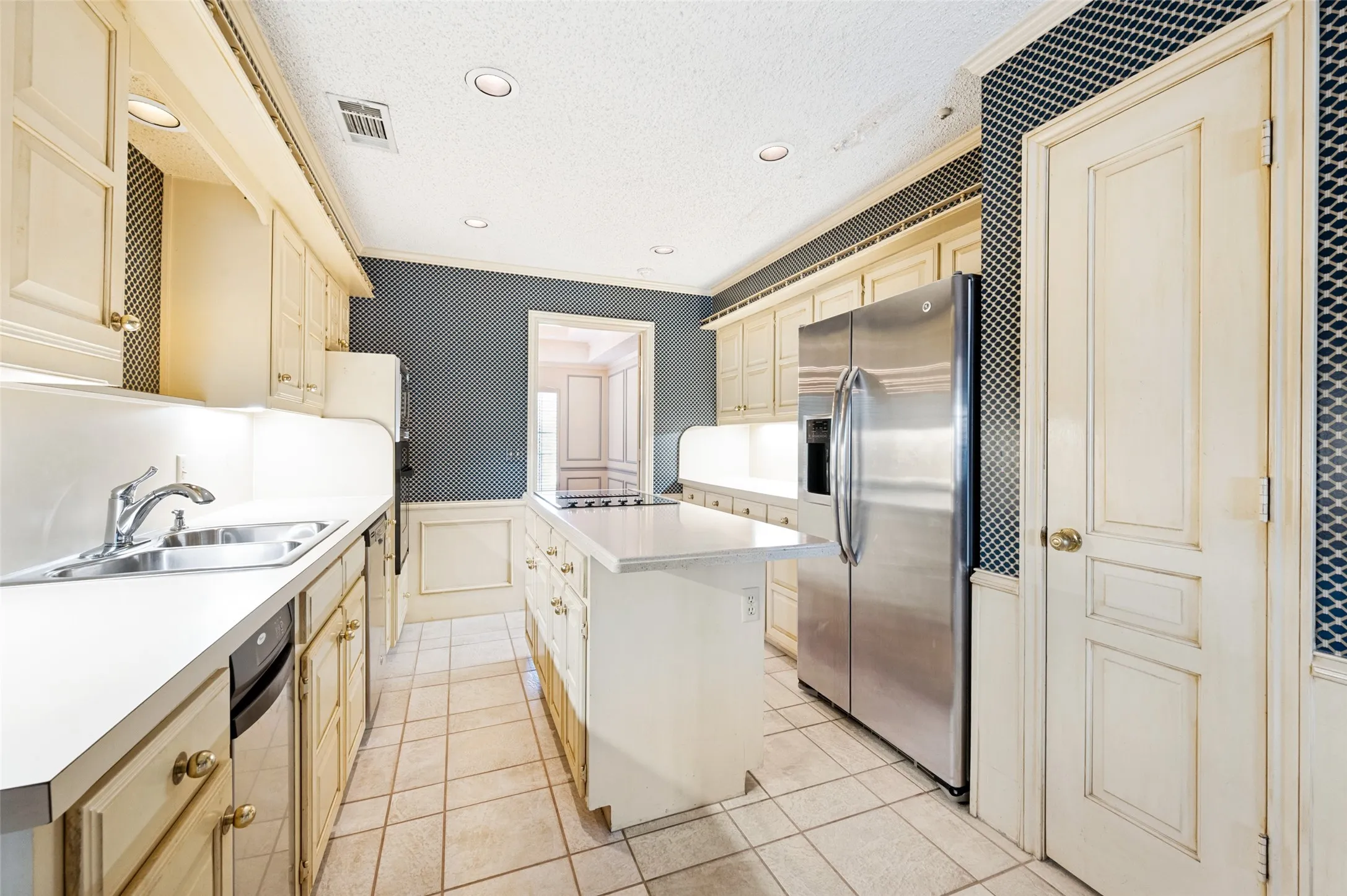 Single Family Residence For Sale in Dallas County , 10931 Marsh Lane, Dallas, Texas 75229, 4 Bedroom, 3 Bathroom, 2 Garage spaces, 2,478 Sqft, built in 1981, mls#21300779, Real Estate Agent in Dallas, Homes For Sale in Dallas county, Homes For Sale in Dallas, Realtor in Dallas Texas, Real Estate Brokerage Independent Realty Texas, Luminita Cordes Realtor