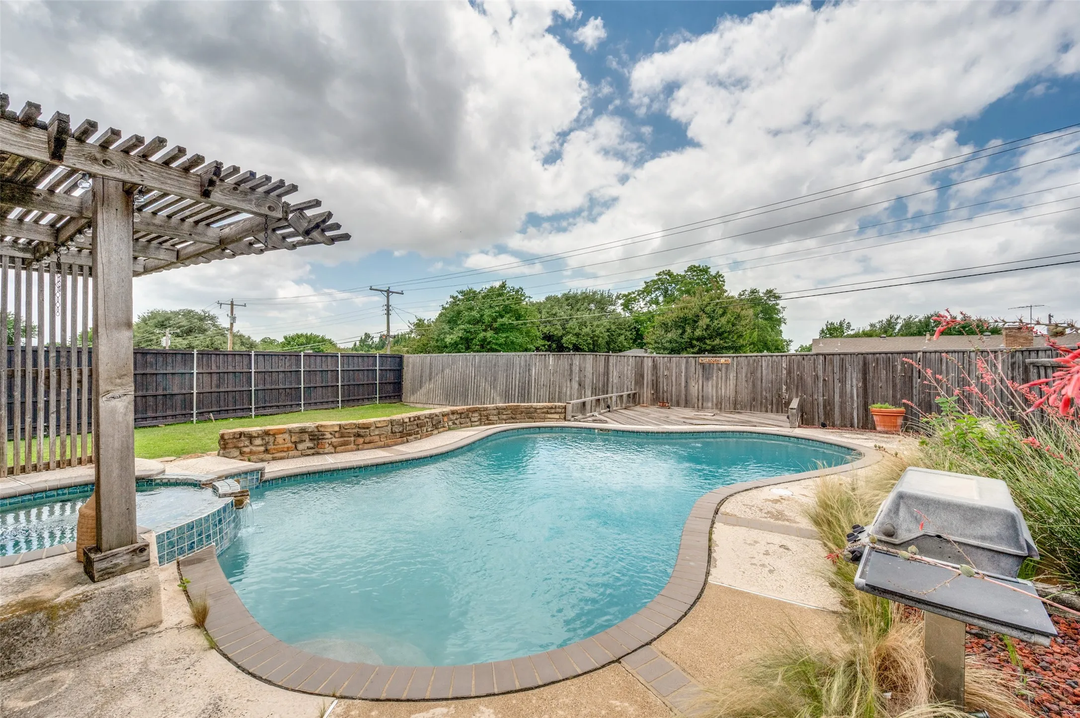 Single Family Residence For Sale in Dallas County , 10931 Marsh Lane, Dallas, Texas 75229, 4 Bedroom, 3 Bathroom, 2 Garage spaces, 2,478 Sqft, built in 1981, mls#21300779, Real Estate Agent in Dallas, Homes For Sale in Dallas county, Homes For Sale in Dallas, Realtor in Dallas Texas, Real Estate Brokerage Independent Realty Texas, Luminita Cordes Realtor