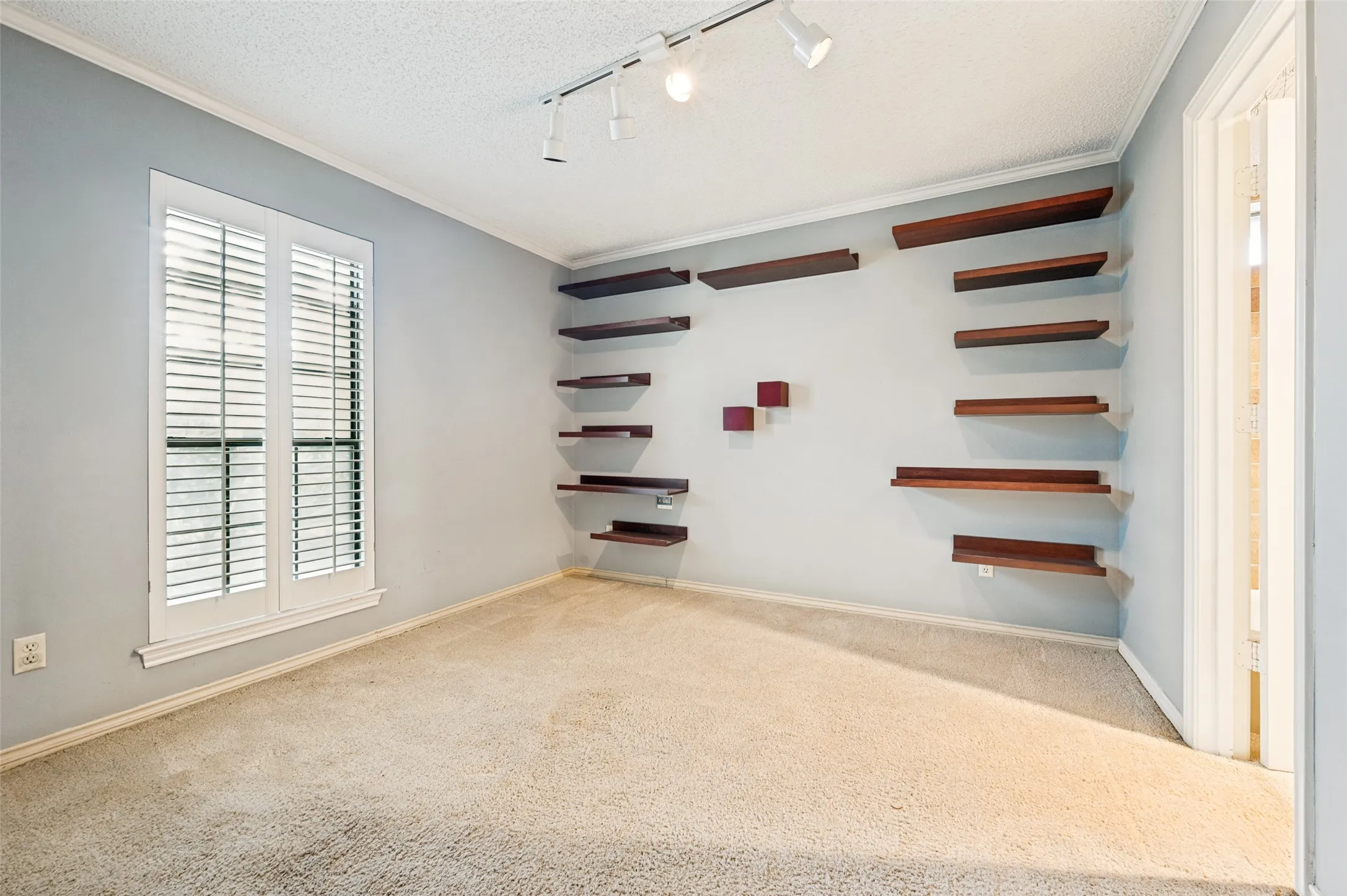 Single Family Residence For Sale in Dallas County , 10931 Marsh Lane, Dallas, Texas 75229, 4 Bedroom, 3 Bathroom, 2 Garage spaces, 2,478 Sqft, built in 1981, mls#21300779, Real Estate Agent in Dallas, Homes For Sale in Dallas county, Homes For Sale in Dallas, Realtor in Dallas Texas, Real Estate Brokerage Independent Realty Texas, Luminita Cordes Realtor