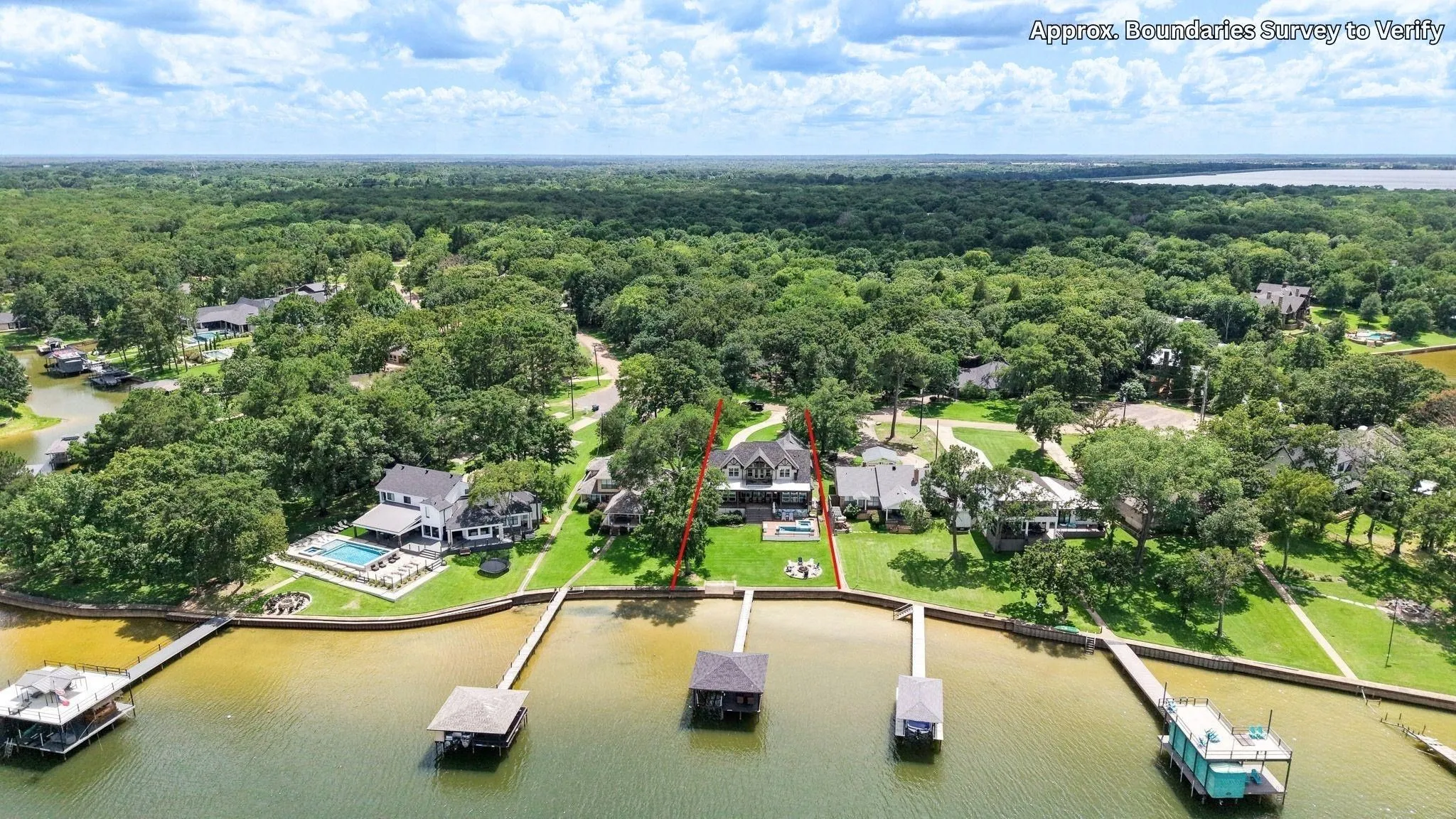 Single Family Residence For Sale in Henderson County , 229 N Beverly Drive, Malakoff, Texas 75148, 5 Bedroom, 4 Bathroom, 2 Garage spaces, 3,374 Sqft, built in 2010, mls#21299542, Real Estate Agent in Malakoff, Homes For Sale in Henderson county, Homes For Sale in Malakoff, Realtor in Malakoff Texas, Real Estate Brokerage Independent Realty Texas, Luminita Cordes Realtor