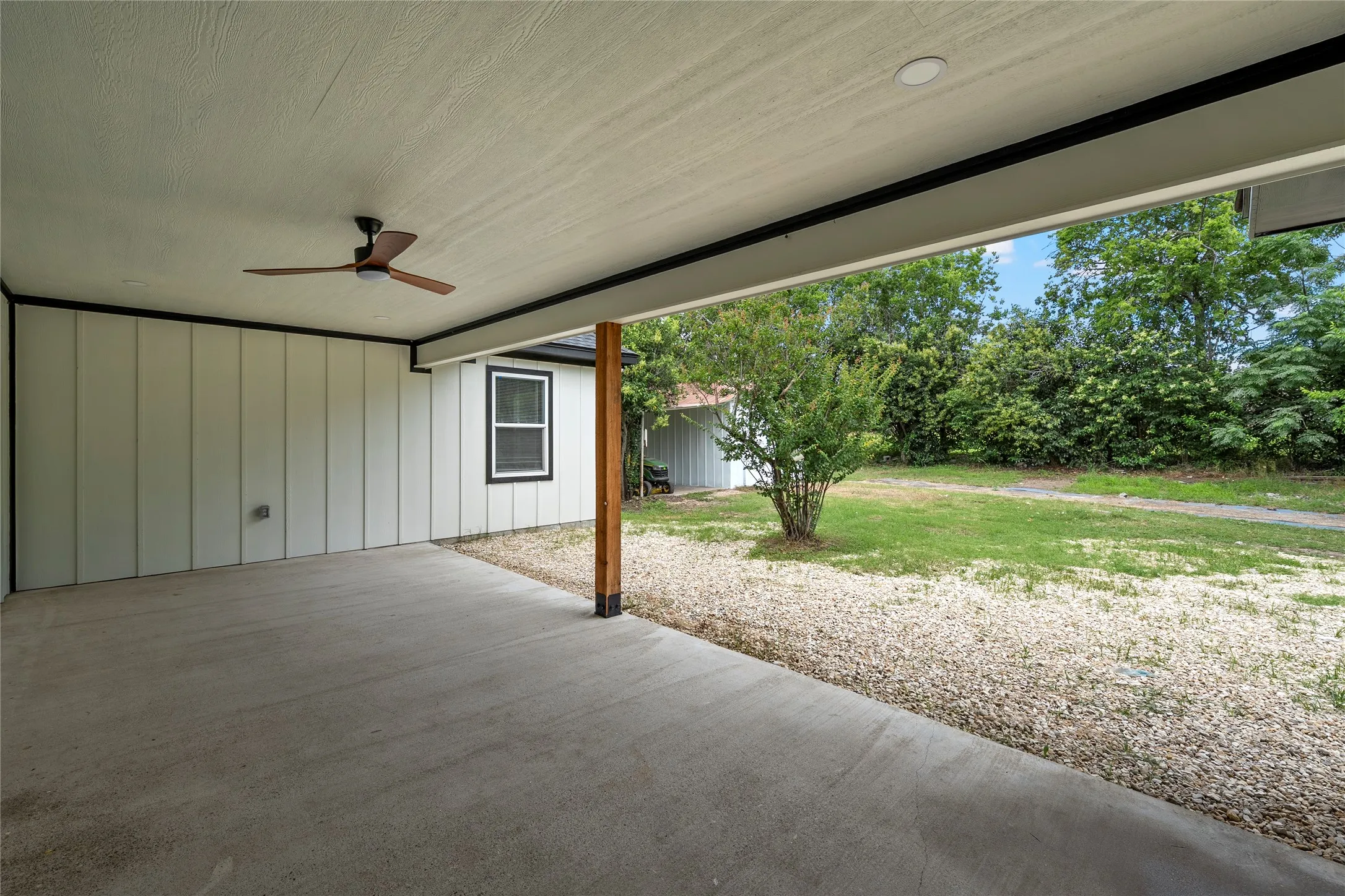 Covered patio featuring a ceiling fan, recessed lighting, and a prominent wood support beam