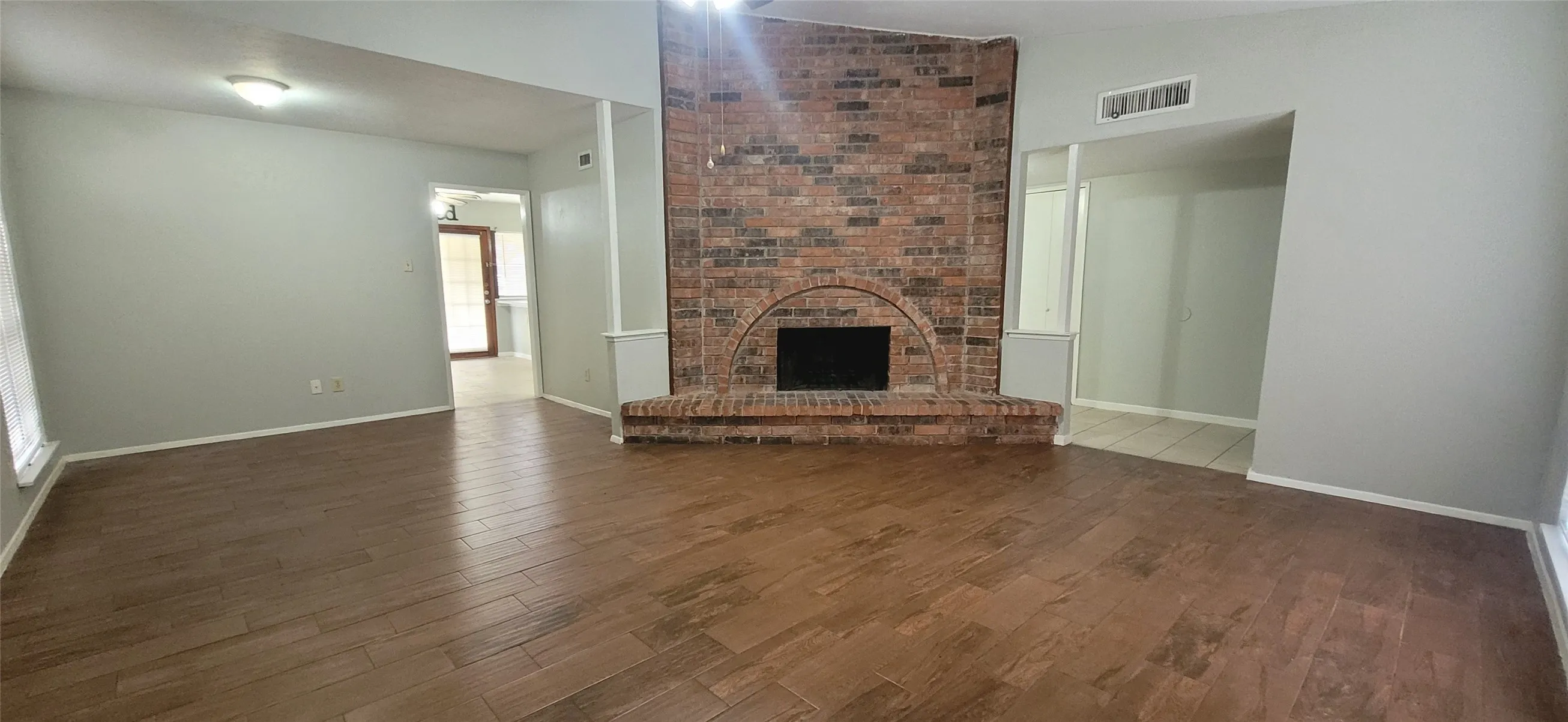 Single Family Residence For Rent in Dallas County , 7314 Emory Oak Lane, Dallas, Texas 75249, 3 Bedrooms, 2 Bathrooms, 2 Garage spaces, 1,711 Sqft, built in 1978, Price $1,850, mls#21301163, Real Estate Agent in Dallas, Homes For Rent in Dallas county, Homes For Rent in Dallas, Realtor in Dallas Texas, Real Estate Brokerage Independent Realty Texas, Luminita Cordes Realtor