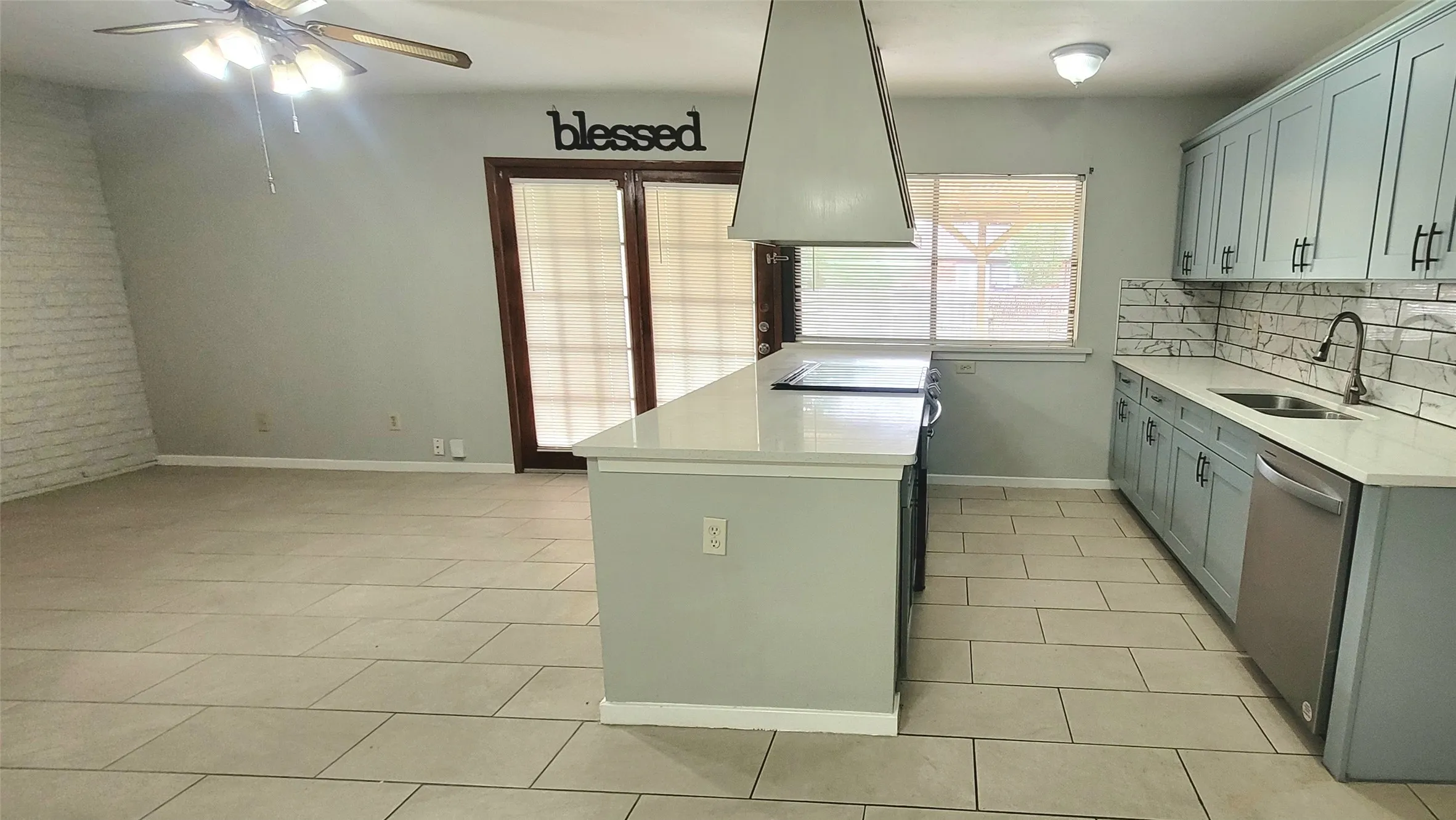 Single Family Residence For Rent in Dallas County , 7314 Emory Oak Lane, Dallas, Texas 75249, 3 Bedrooms, 2 Bathrooms, 2 Garage spaces, 1,711 Sqft, built in 1978, Price $1,850, mls#21301163, Real Estate Agent in Dallas, Homes For Rent in Dallas county, Homes For Rent in Dallas, Realtor in Dallas Texas, Real Estate Brokerage Independent Realty Texas, Luminita Cordes Realtor