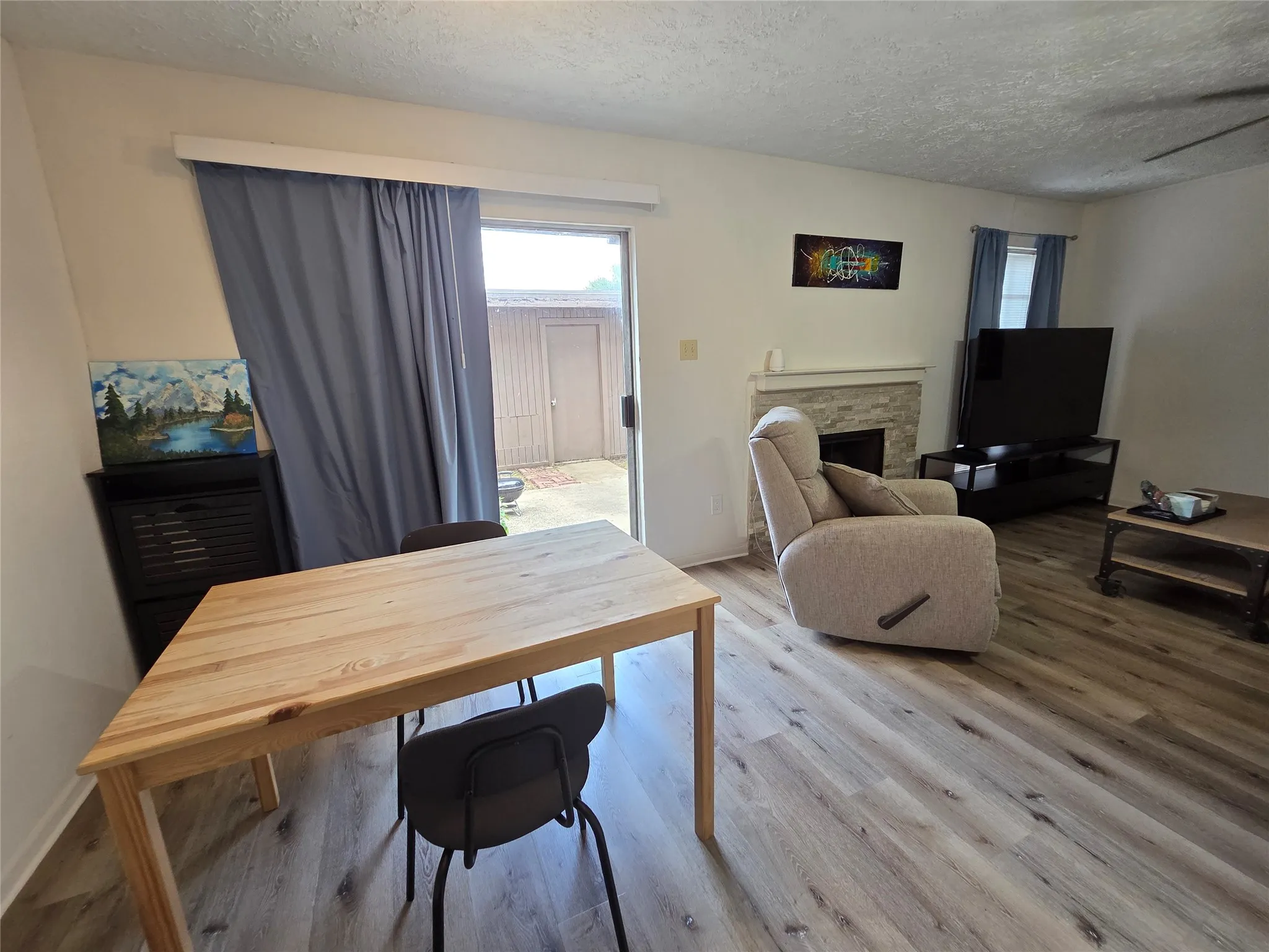 Townhouse For Sale in Dallas County , 1402 S Carrier Parkway 307, Grand Prairie, Texas 75051, 3 Bedroom, 3 Bathroom, 2 Garage spaces, 1,654 Sqft, built in 1974, mls#21300010, Real Estate Agent in Grand Prairie, Homes For Sale in Dallas county, Homes For Sale in Grand Prairie, Realtor in Grand Prairie Texas, Real Estate Brokerage Independent Realty Texas, Luminita Cordes Realtor