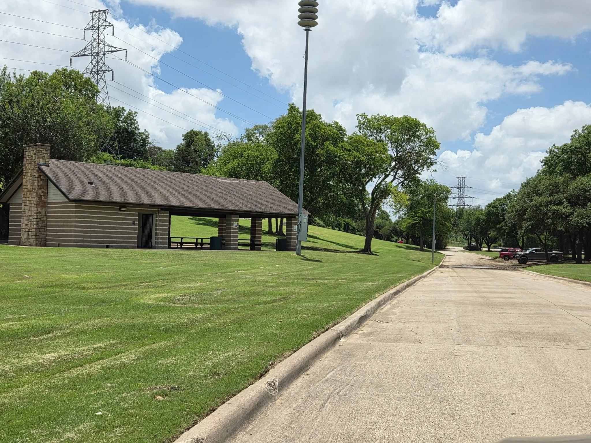 Townhouse For Sale in Dallas County , 1402 S Carrier Parkway 307, Grand Prairie, Texas 75051, 3 Bedroom, 3 Bathroom, 2 Garage spaces, 1,654 Sqft, built in 1974, mls#21300010, Real Estate Agent in Grand Prairie, Homes For Sale in Dallas county, Homes For Sale in Grand Prairie, Realtor in Grand Prairie Texas, Real Estate Brokerage Independent Realty Texas, Luminita Cordes Realtor