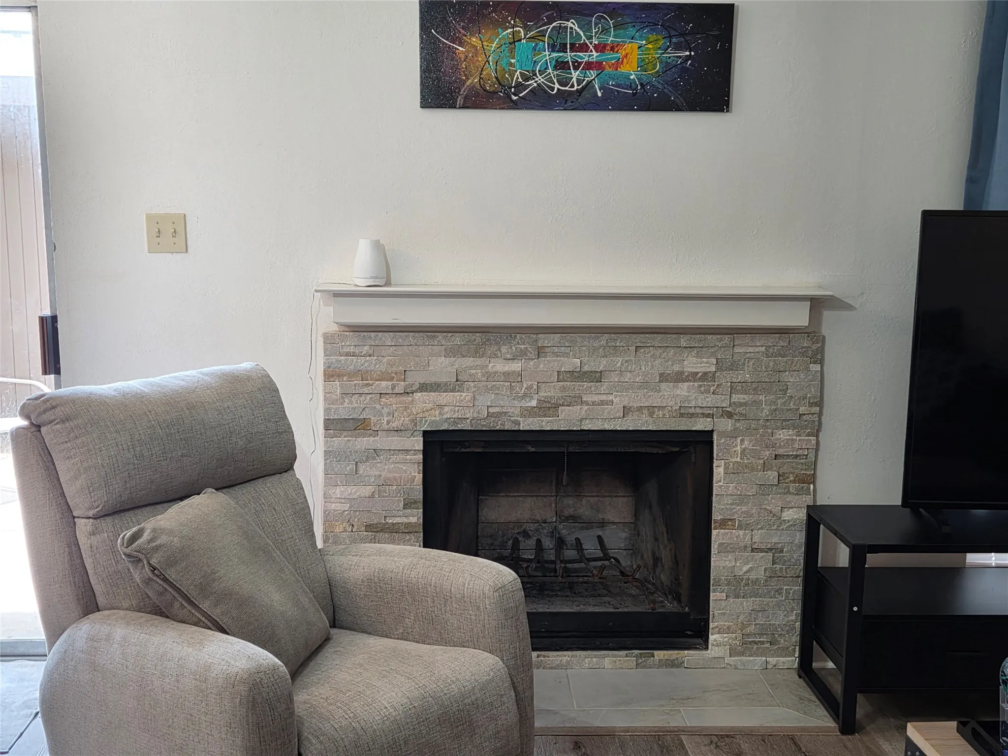 Townhouse For Sale in Dallas County , 1402 S Carrier Parkway 307, Grand Prairie, Texas 75051, 3 Bedroom, 3 Bathroom, 2 Garage spaces, 1,654 Sqft, built in 1974, mls#21300010, Real Estate Agent in Grand Prairie, Homes For Sale in Dallas county, Homes For Sale in Grand Prairie, Realtor in Grand Prairie Texas, Real Estate Brokerage Independent Realty Texas, Luminita Cordes Realtor
