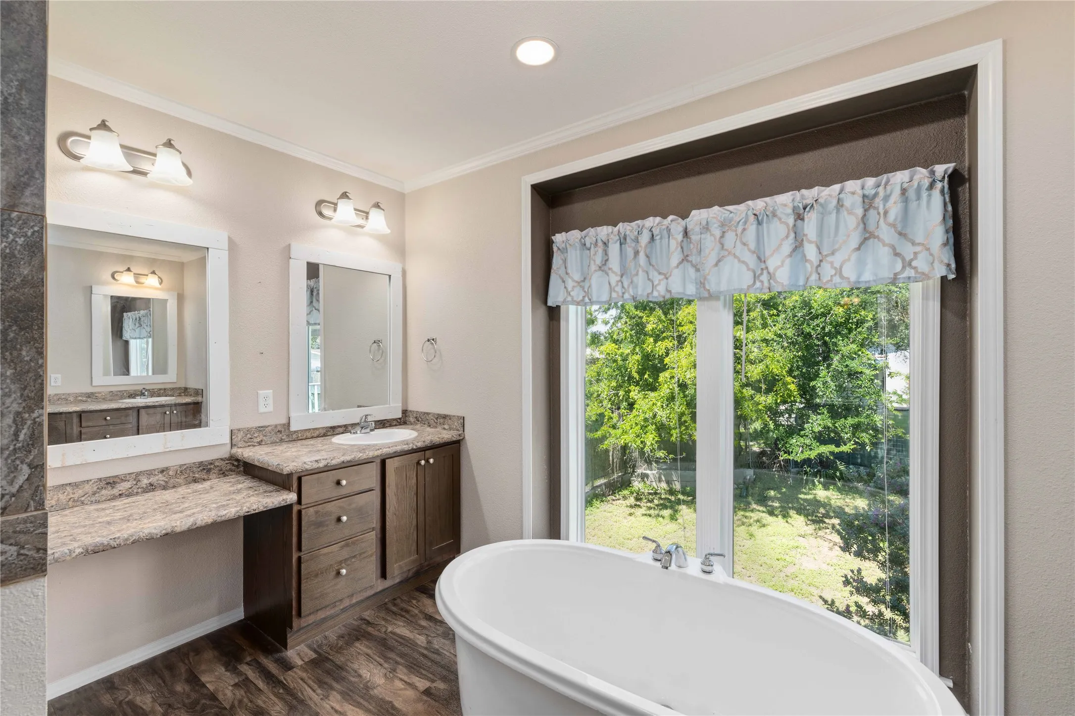 Soaking tub, double vanities
