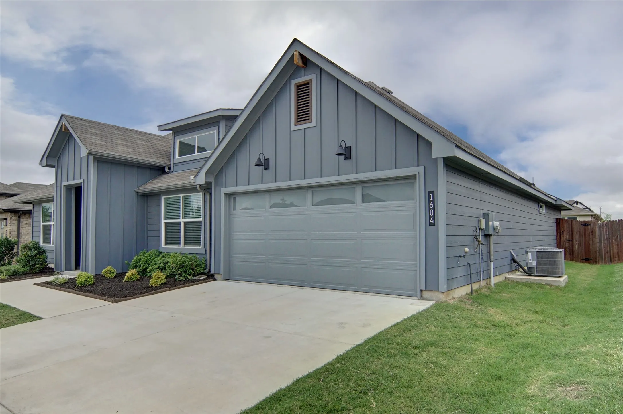 Single Family Residence For Sale in Johnson County , 1604 Forest Park Drive, Alvarado, Texas 76009, 4 Bedroom, 2 Bathroom, 2 Garage spaces, 2,188 Sqft, built in 2023, mls#21269435, Real Estate Agent in Alvarado, Homes For Sale in Johnson county, Homes For Sale in Alvarado, Realtor in Alvarado Texas, Real Estate Brokerage Independent Realty Texas, Luminita Cordes Realtor