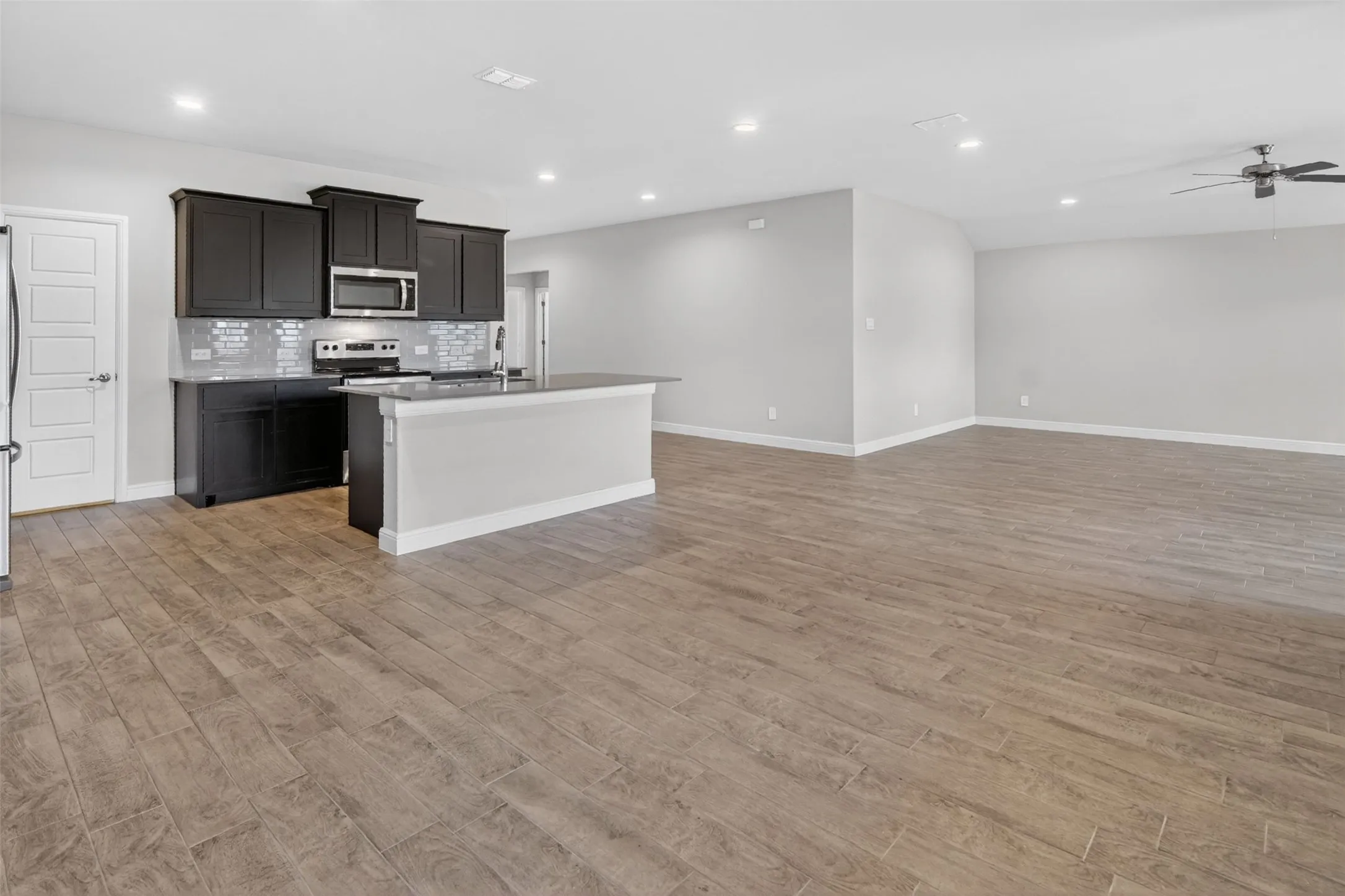 Single Family Residence For Sale in Johnson County , 1604 Forest Park Drive, Alvarado, Texas 76009, 4 Bedroom, 2 Bathroom, 2 Garage spaces, 2,188 Sqft, built in 2023, mls#21269435, Real Estate Agent in Alvarado, Homes For Sale in Johnson county, Homes For Sale in Alvarado, Realtor in Alvarado Texas, Real Estate Brokerage Independent Realty Texas, Luminita Cordes Realtor