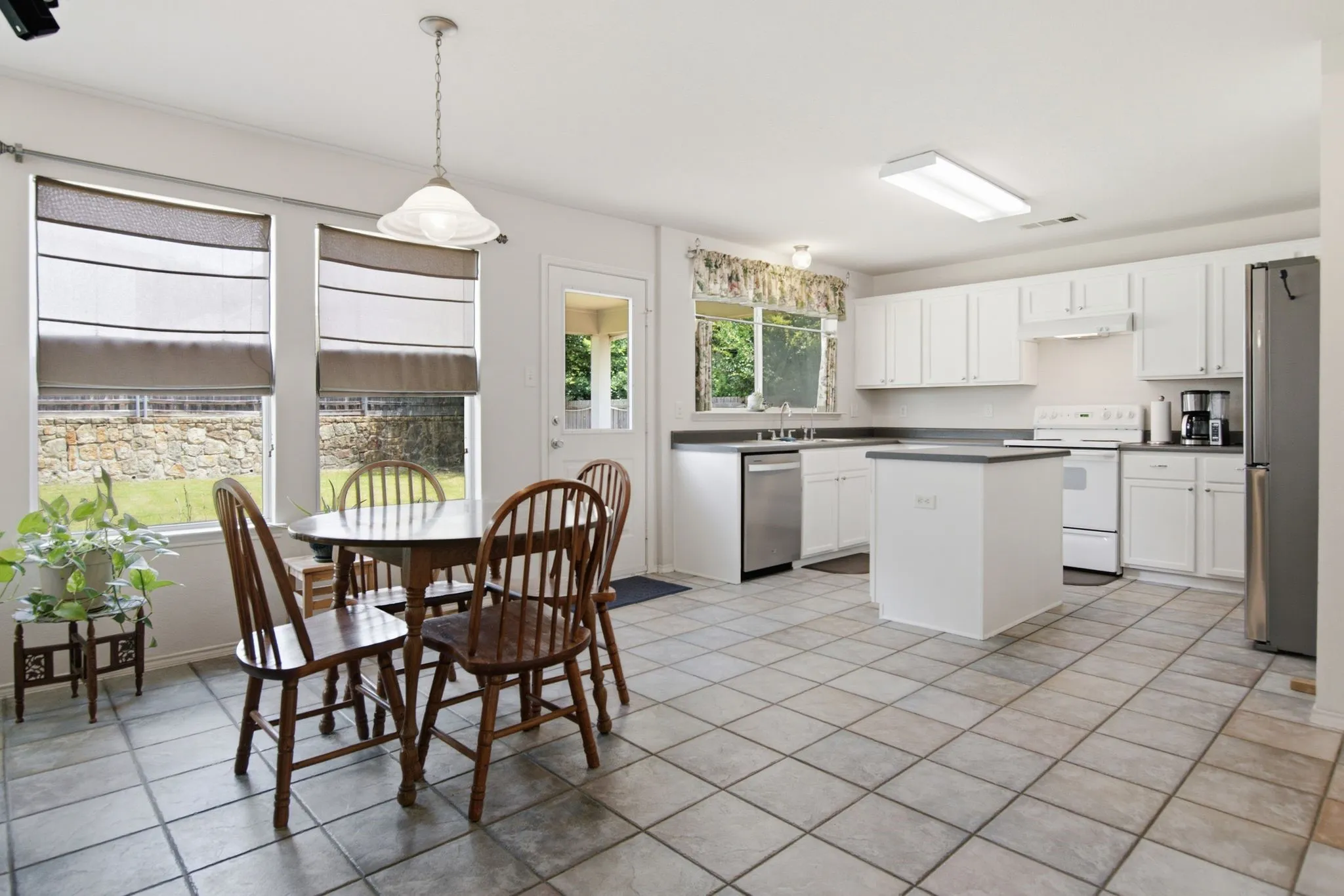 Single Family Residence For Sale in Tarrant County , 13132 Padre Avenue, Fort Worth, Texas 76244, 4 Bedroom, 3 Bathroom, 2 Garage spaces, 2,517 Sqft, built in 2005, mls#21298363, Real Estate Agent in Fort Worth, Homes For Sale in Tarrant county, Homes For Sale in Fort Worth, Realtor in Fort Worth Texas, Real Estate Brokerage Independent Realty Texas, Luminita Cordes Realtor