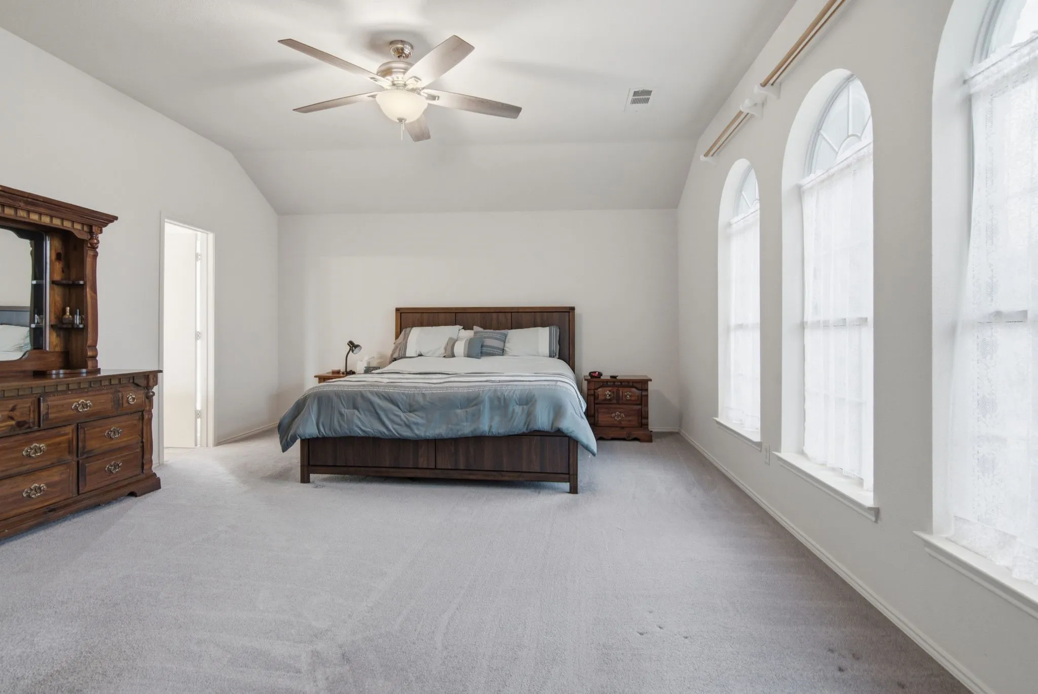 Single Family Residence For Sale in Tarrant County , 13132 Padre Avenue, Fort Worth, Texas 76244, 4 Bedroom, 3 Bathroom, 2 Garage spaces, 2,517 Sqft, built in 2005, mls#21298363, Real Estate Agent in Fort Worth, Homes For Sale in Tarrant county, Homes For Sale in Fort Worth, Realtor in Fort Worth Texas, Real Estate Brokerage Independent Realty Texas, Luminita Cordes Realtor