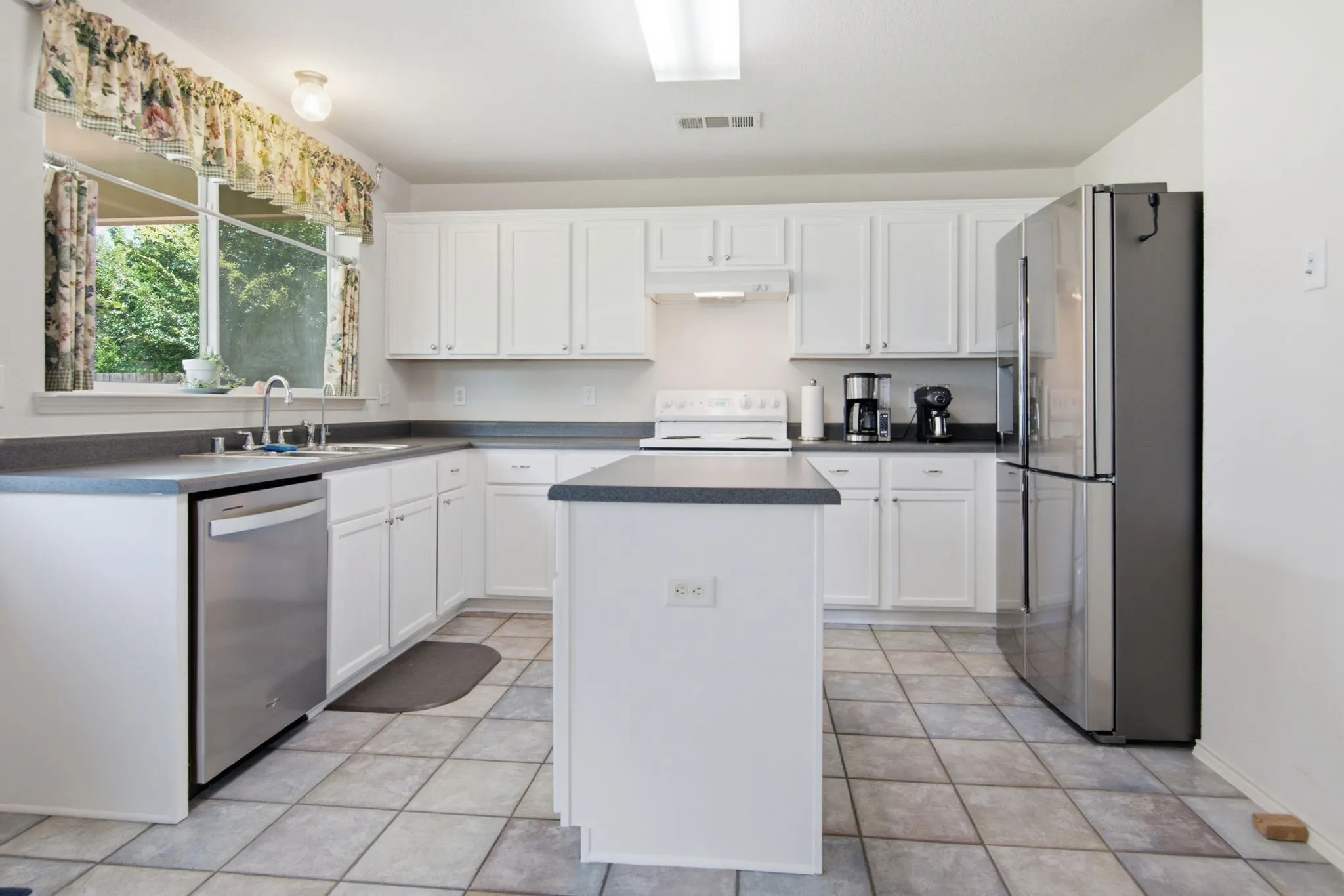 Single Family Residence For Sale in Tarrant County , 13132 Padre Avenue, Fort Worth, Texas 76244, 4 Bedroom, 3 Bathroom, 2 Garage spaces, 2,517 Sqft, built in 2005, mls#21298363, Real Estate Agent in Fort Worth, Homes For Sale in Tarrant county, Homes For Sale in Fort Worth, Realtor in Fort Worth Texas, Real Estate Brokerage Independent Realty Texas, Luminita Cordes Realtor