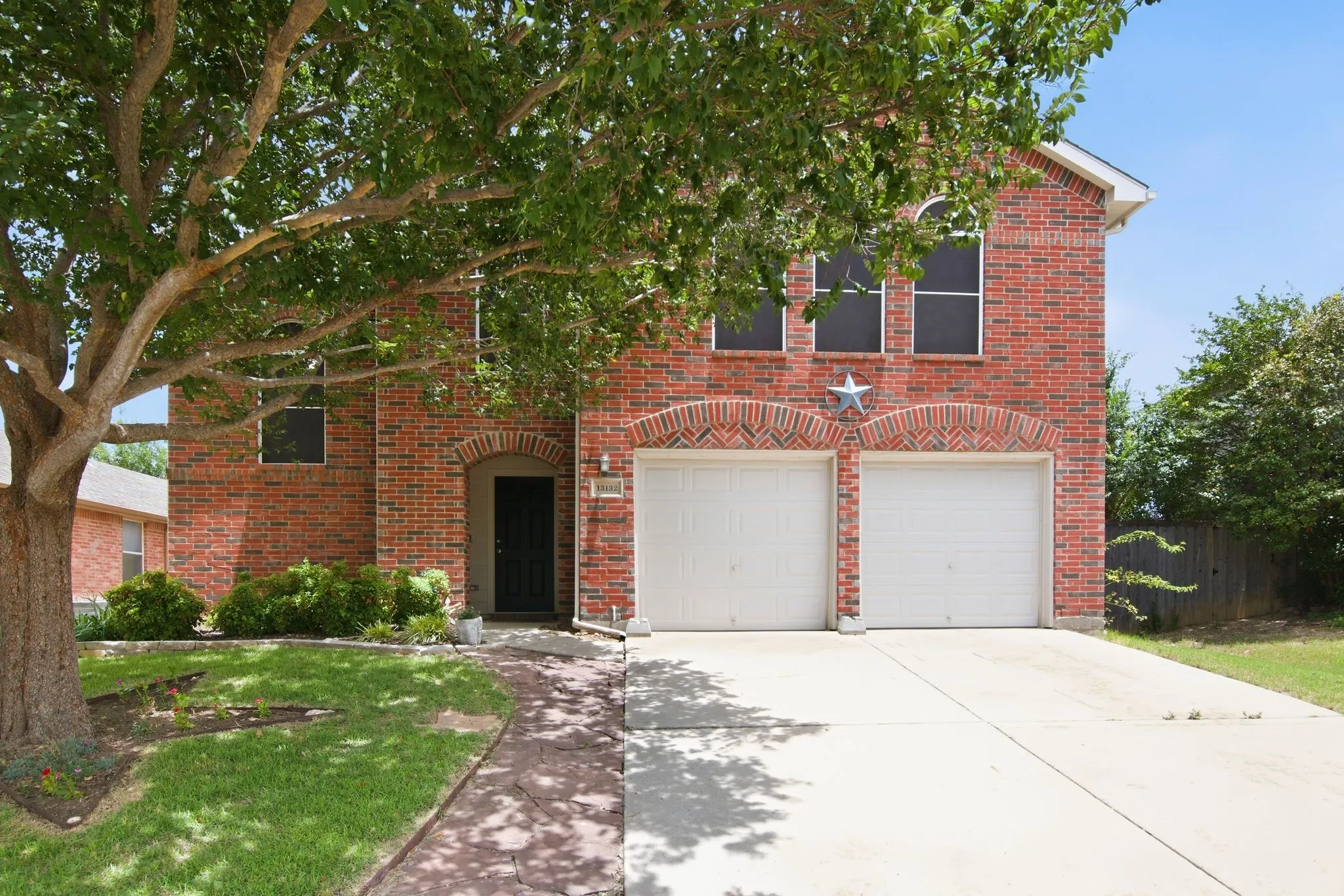 Single Family Residence For Sale in Tarrant County , 13132 Padre Avenue, Fort Worth, Texas 76244, 4 Bedroom, 3 Bathroom, 2 Garage spaces, 2,517 Sqft, built in 2005, mls#21298363, Real Estate Agent in Fort Worth, Homes For Sale in Tarrant county, Homes For Sale in Fort Worth, Realtor in Fort Worth Texas, Real Estate Brokerage Independent Realty Texas, Luminita Cordes Realtor