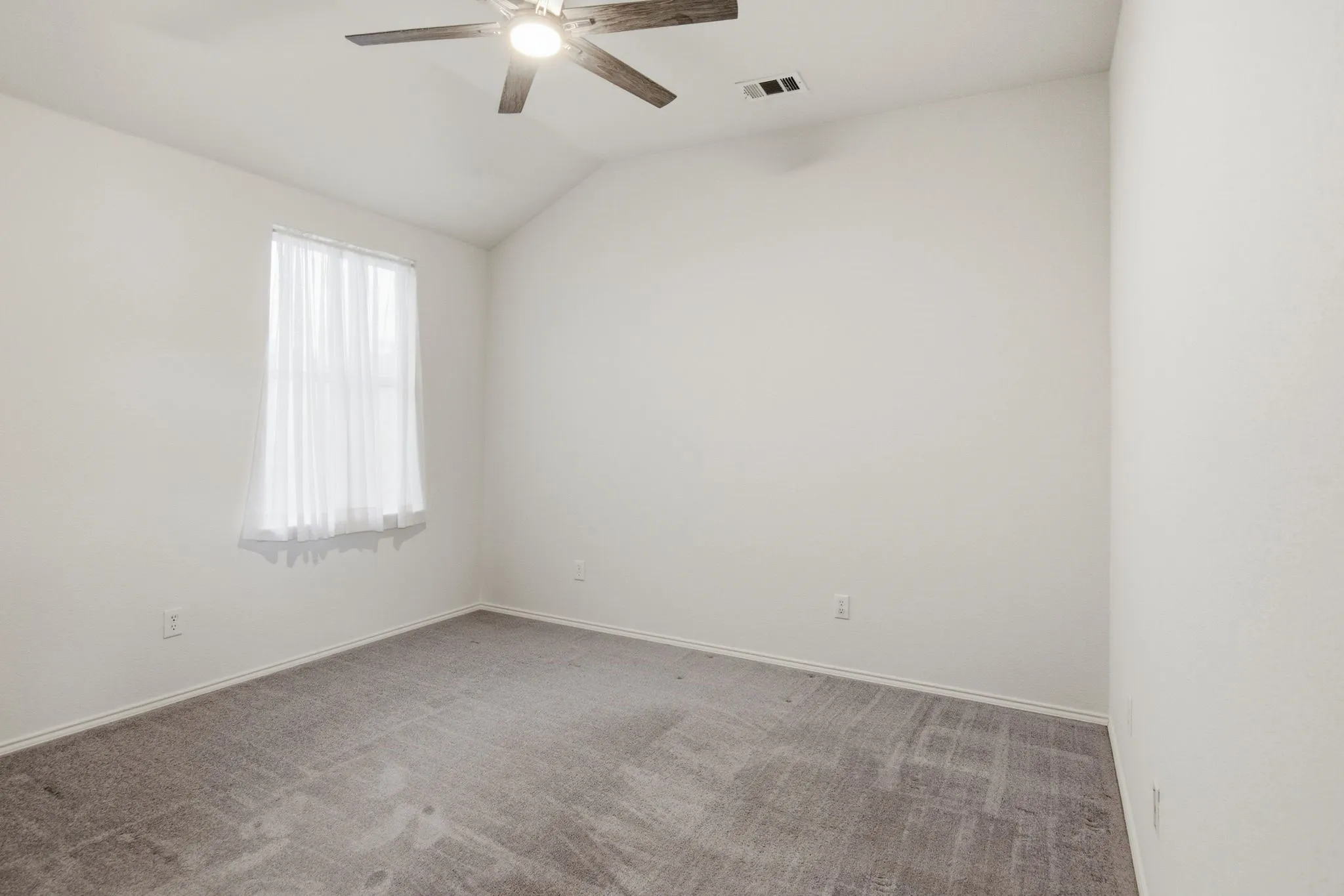 Single Family Residence For Sale in Tarrant County , 13132 Padre Avenue, Fort Worth, Texas 76244, 4 Bedroom, 3 Bathroom, 2 Garage spaces, 2,517 Sqft, built in 2005, mls#21298363, Real Estate Agent in Fort Worth, Homes For Sale in Tarrant county, Homes For Sale in Fort Worth, Realtor in Fort Worth Texas, Real Estate Brokerage Independent Realty Texas, Luminita Cordes Realtor
