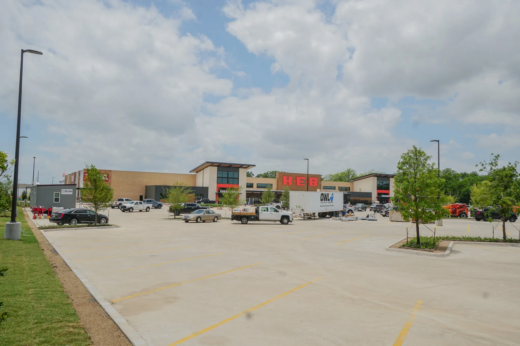HEB coming soon at walking distance