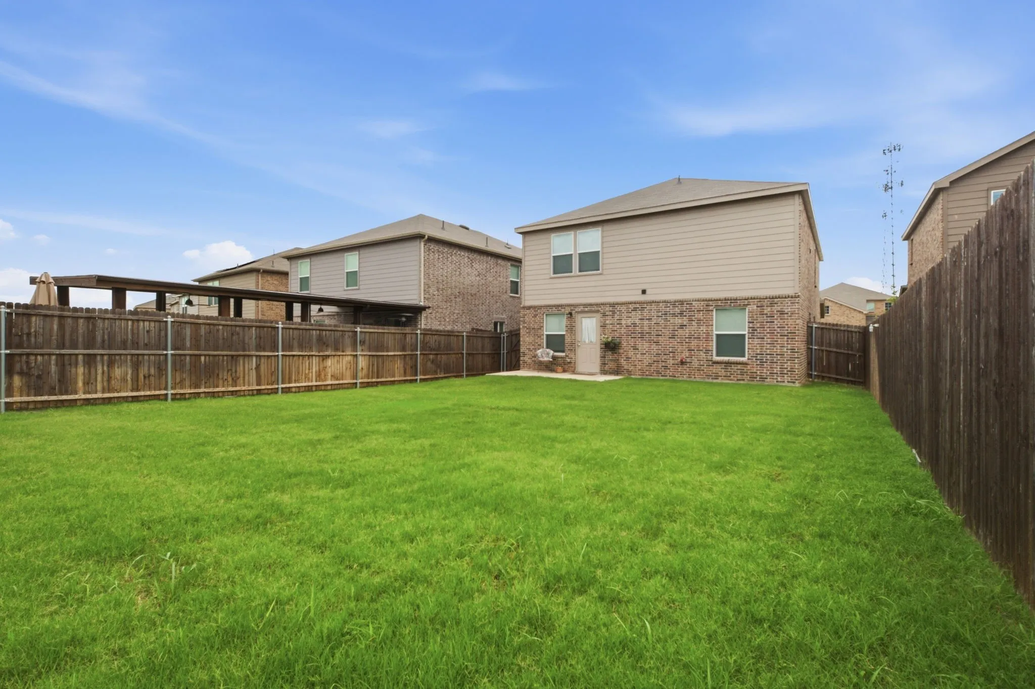 Single Family Residence For Sale in Grayson County , 325 Hopson Street, Van Alstyne, Texas 75495, 4 Bedroom, 3 Bathroom, 2 Garage spaces, 2,178 Sqft, built in 2022, mls#21298427, Real Estate Agent in Van Alstyne, Homes For Sale in Grayson county, Homes For Sale in Van Alstyne, Realtor in Van Alstyne Texas, Real Estate Brokerage Independent Realty Texas, Luminita Cordes Realtor