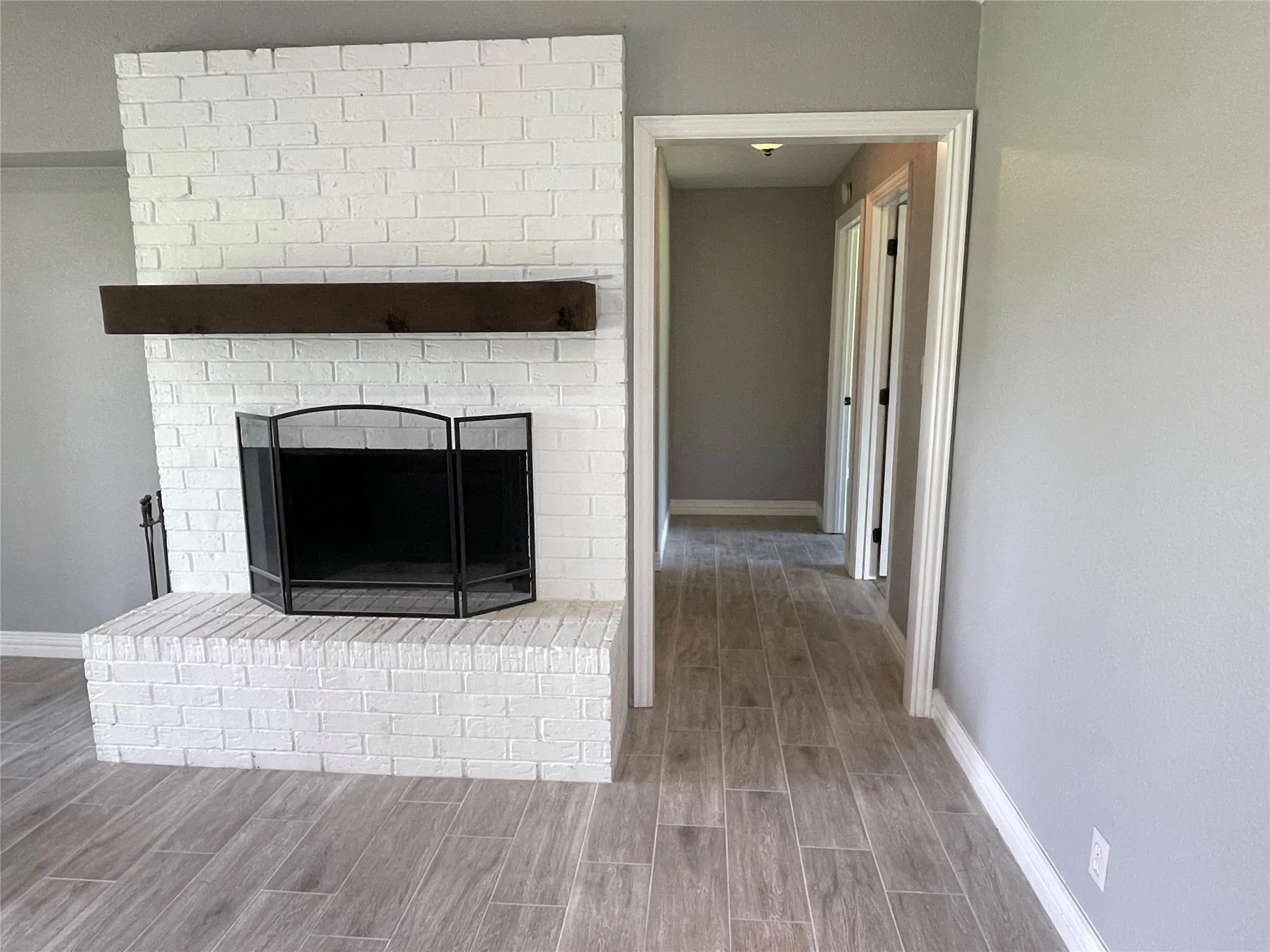Single Family Residence For Sale in Grayson County , 52 Quail Run Road, Sherman, Texas 75090, 4 Bedroom, 2 Bathroom, 2 Garage spaces, 1,557 Sqft, built in 1979, mls#21301194, Real Estate Agent in Sherman, Homes For Sale in Grayson county, Homes For Sale in Sherman, Realtor in Sherman Texas, Real Estate Brokerage Independent Realty Texas, Luminita Cordes Realtor