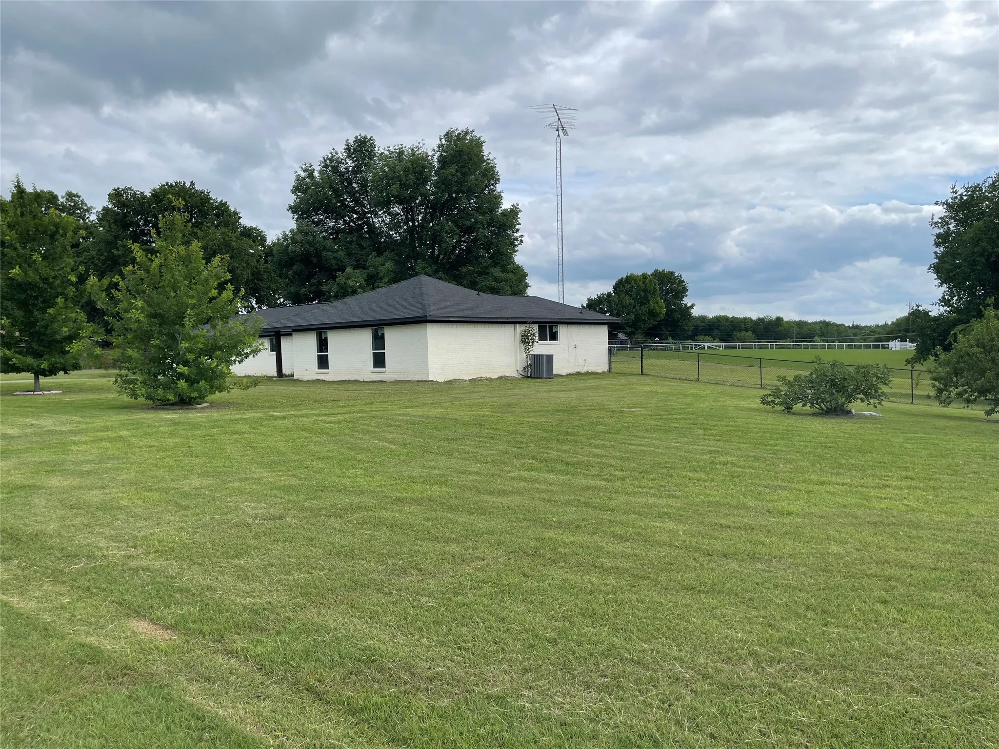 Single Family Residence For Sale in Grayson County , 52 Quail Run Road, Sherman, Texas 75090, 4 Bedroom, 2 Bathroom, 2 Garage spaces, 1,557 Sqft, built in 1979, mls#21301194, Real Estate Agent in Sherman, Homes For Sale in Grayson county, Homes For Sale in Sherman, Realtor in Sherman Texas, Real Estate Brokerage Independent Realty Texas, Luminita Cordes Realtor