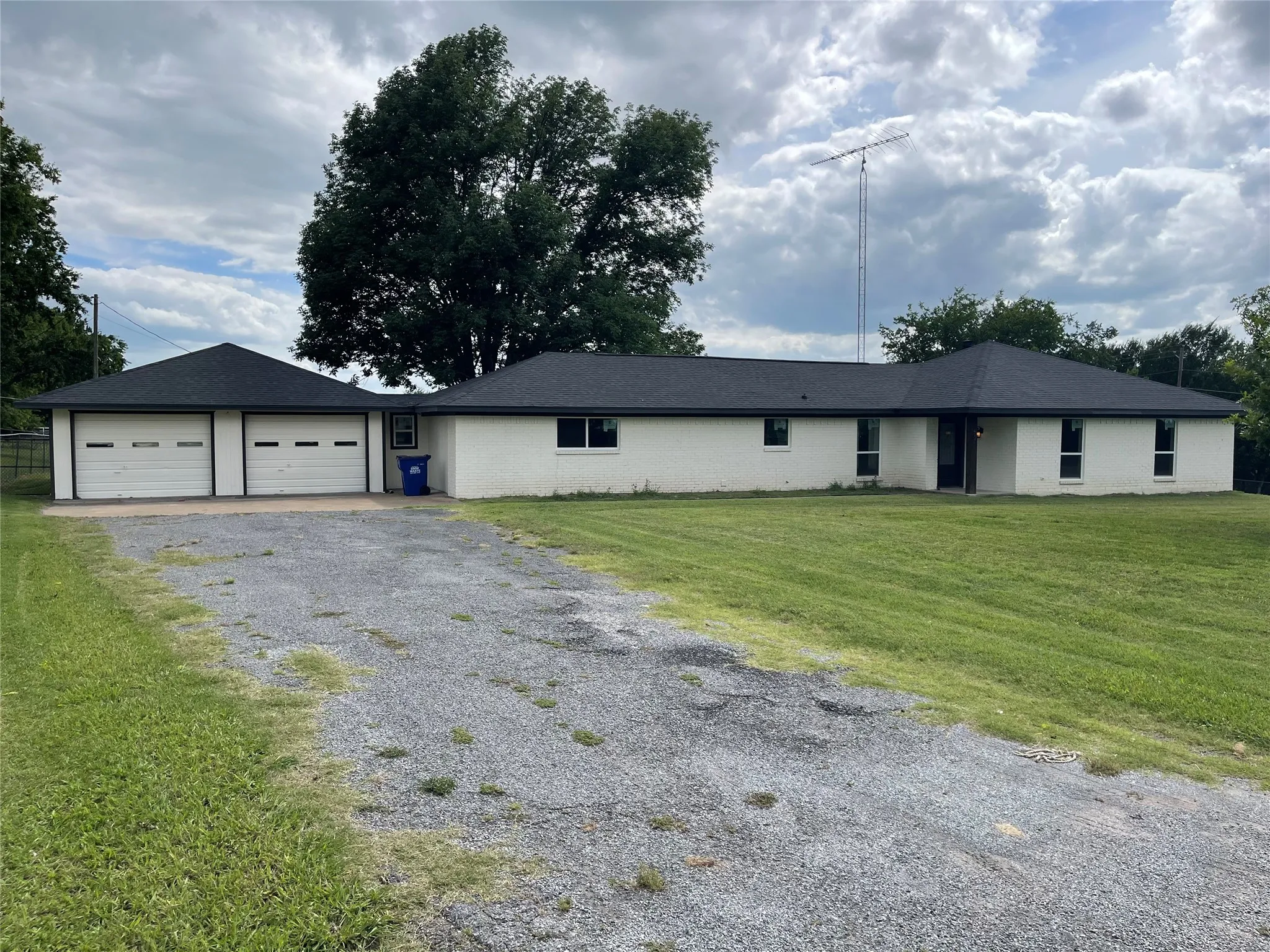Single Family Residence For Sale in Grayson County , 52 Quail Run Road, Sherman, Texas 75090, 4 Bedroom, 2 Bathroom, 2 Garage spaces, 1,557 Sqft, built in 1979, mls#21301194, Real Estate Agent in Sherman, Homes For Sale in Grayson county, Homes For Sale in Sherman, Realtor in Sherman Texas, Real Estate Brokerage Independent Realty Texas, Luminita Cordes Realtor