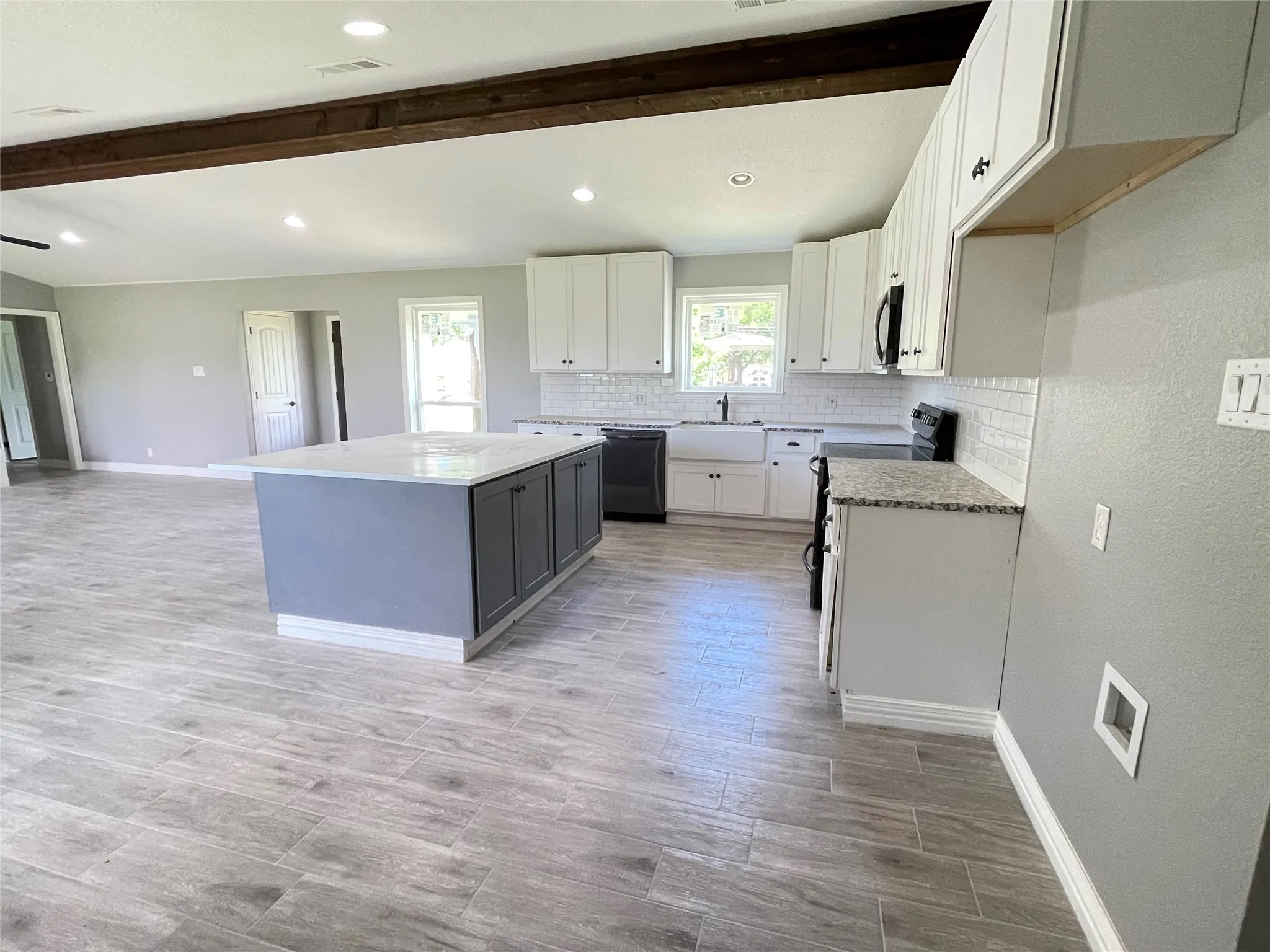 Single Family Residence For Sale in Grayson County , 52 Quail Run Road, Sherman, Texas 75090, 4 Bedroom, 2 Bathroom, 2 Garage spaces, 1,557 Sqft, built in 1979, mls#21301194, Real Estate Agent in Sherman, Homes For Sale in Grayson county, Homes For Sale in Sherman, Realtor in Sherman Texas, Real Estate Brokerage Independent Realty Texas, Luminita Cordes Realtor