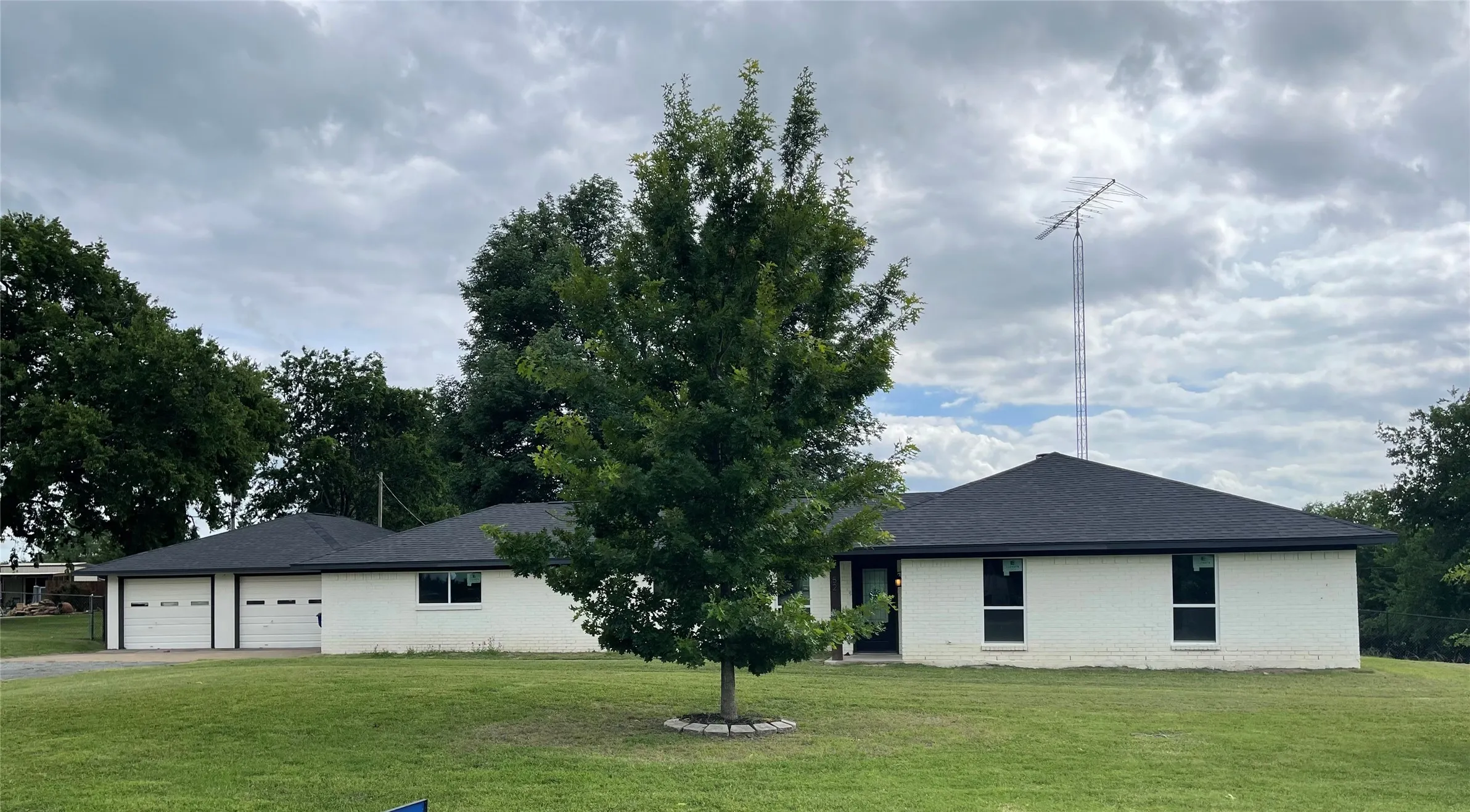 Single Family Residence For Sale in Grayson County , 52 Quail Run Road, Sherman, Texas 75090, 4 Bedroom, 2 Bathroom, 2 Garage spaces, 1,557 Sqft, built in 1979, mls#21301194, Real Estate Agent in Sherman, Homes For Sale in Grayson county, Homes For Sale in Sherman, Realtor in Sherman Texas, Real Estate Brokerage Independent Realty Texas, Luminita Cordes Realtor