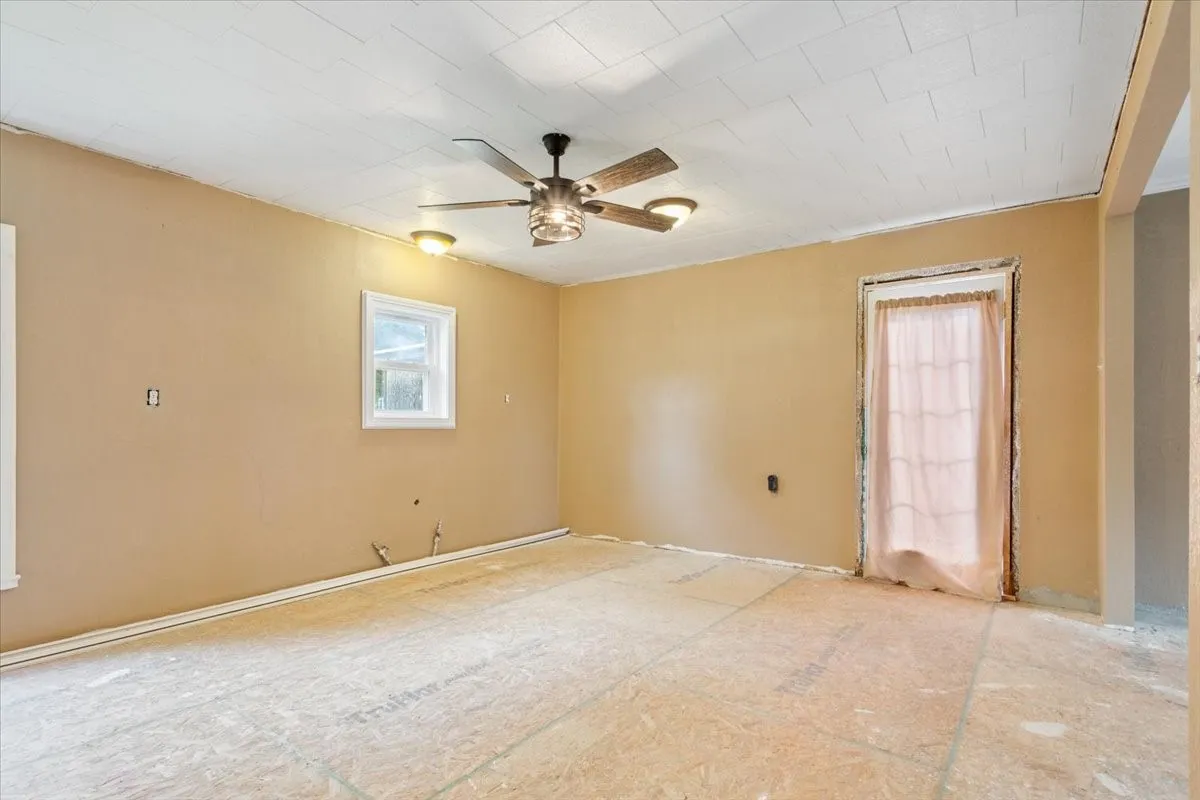 Kitchen Dining Area