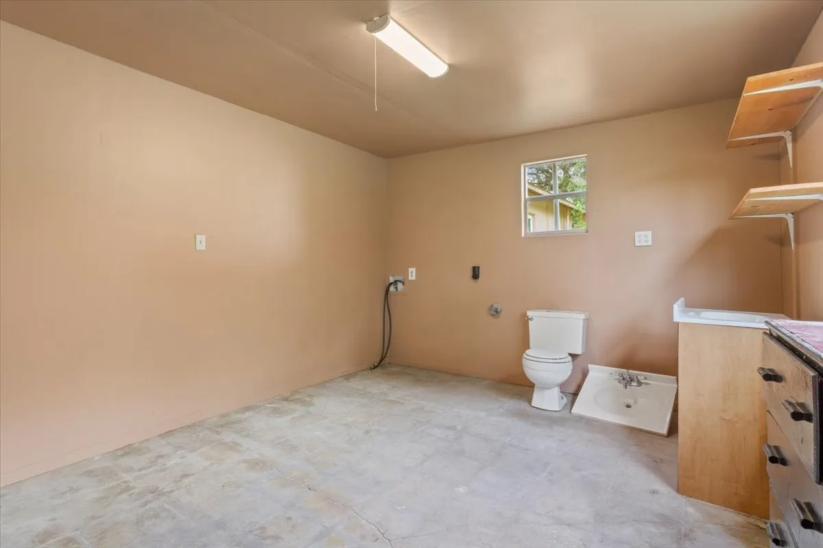 Shed with Washer Dryer hookups