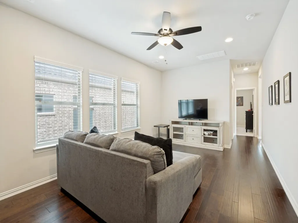 Single Family Residence For Sale in Denton County , 1899 Evening Star Road, Frisco, Texas 75033, 4 Bedroom, 4 Bathroom, 2 Garage spaces, 3,642 Sqft, built in 2017, mls#21299342, Real Estate Agent in Frisco, Homes For Sale in Denton county, Homes For Sale in Frisco, Realtor in Frisco Texas, Real Estate Brokerage Independent Realty Texas, Luminita Cordes Realtor