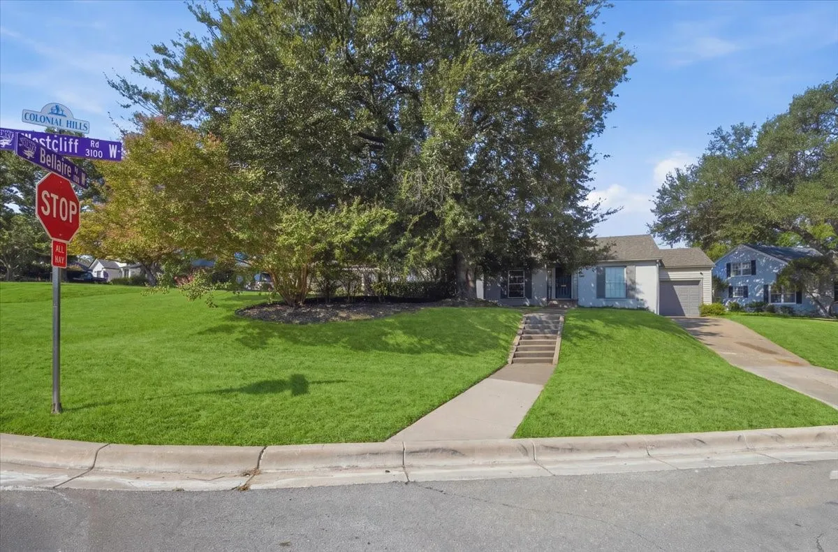 Single Family Residence For Rent in Tarrant County , 3101 Westcliff Road W, Fort Worth, Texas 76109, 2 Bedroom, 2 Bathroom, 1 Garage spaces, 1,550 Sqft, built in 1940, mls#21299929, Real Estate Agent in Fort Worth, Homes For Rent in Tarrant county, Homes For Rent in Fort Worth, Realtor in Fort Worth Texas, Real Estate Brokerage Independent Realty Texas, Luminita Cordes Realtor
