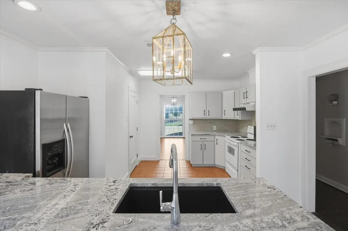 Single Family Residence For Rent in Tarrant County , 3101 Westcliff Road W, Fort Worth, Texas 76109, 2 Bedroom, 2 Bathroom, 1 Garage spaces, 1,550 Sqft, built in 1940, mls#21299929, Real Estate Agent in Fort Worth, Homes For Rent in Tarrant county, Homes For Rent in Fort Worth, Realtor in Fort Worth Texas, Real Estate Brokerage Independent Realty Texas, Luminita Cordes Realtor