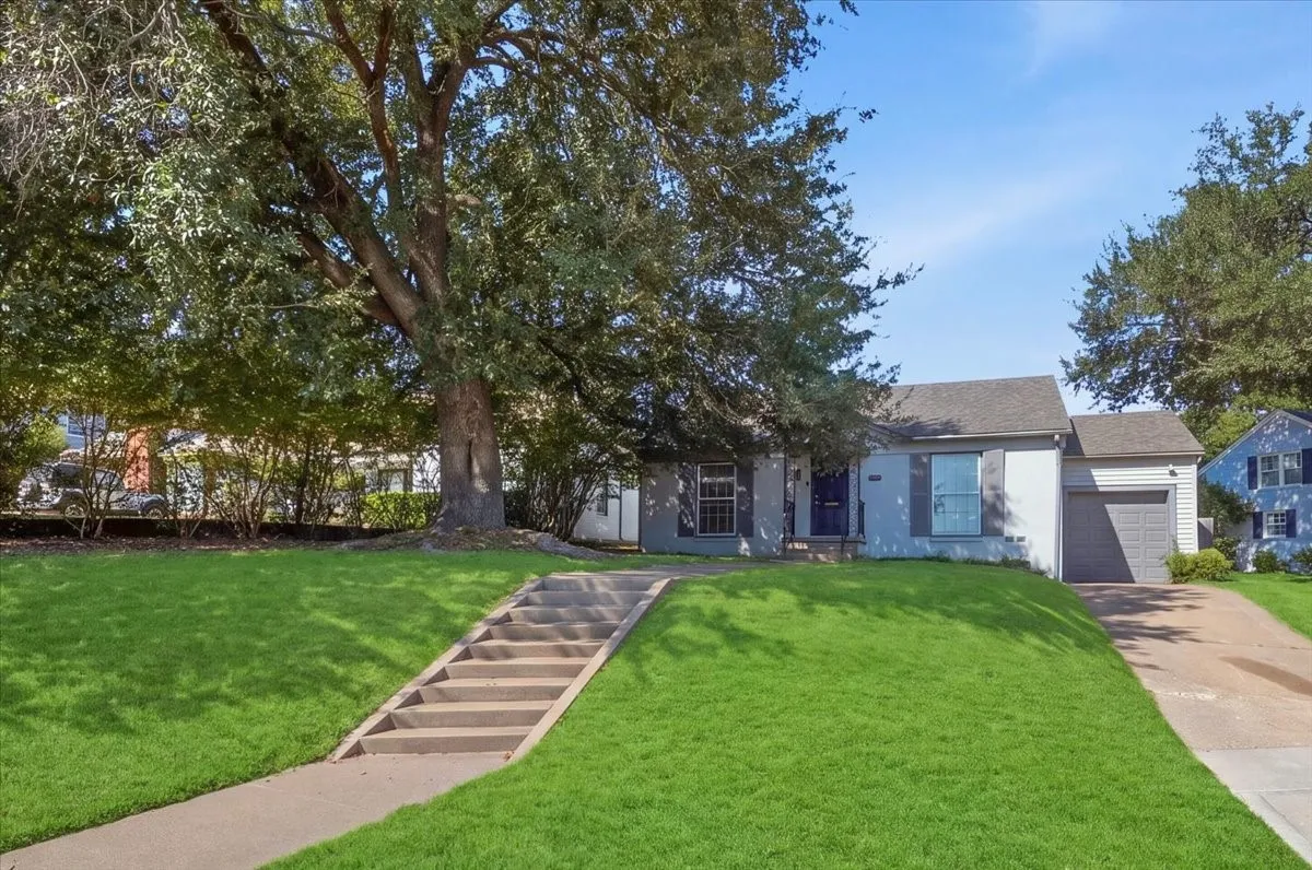 Single Family Residence For Rent in Tarrant County , 3101 Westcliff Road W, Fort Worth, Texas 76109, 2 Bedroom, 2 Bathroom, 1 Garage spaces, 1,550 Sqft, built in 1940, mls#21299929, Real Estate Agent in Fort Worth, Homes For Rent in Tarrant county, Homes For Rent in Fort Worth, Realtor in Fort Worth Texas, Real Estate Brokerage Independent Realty Texas, Luminita Cordes Realtor